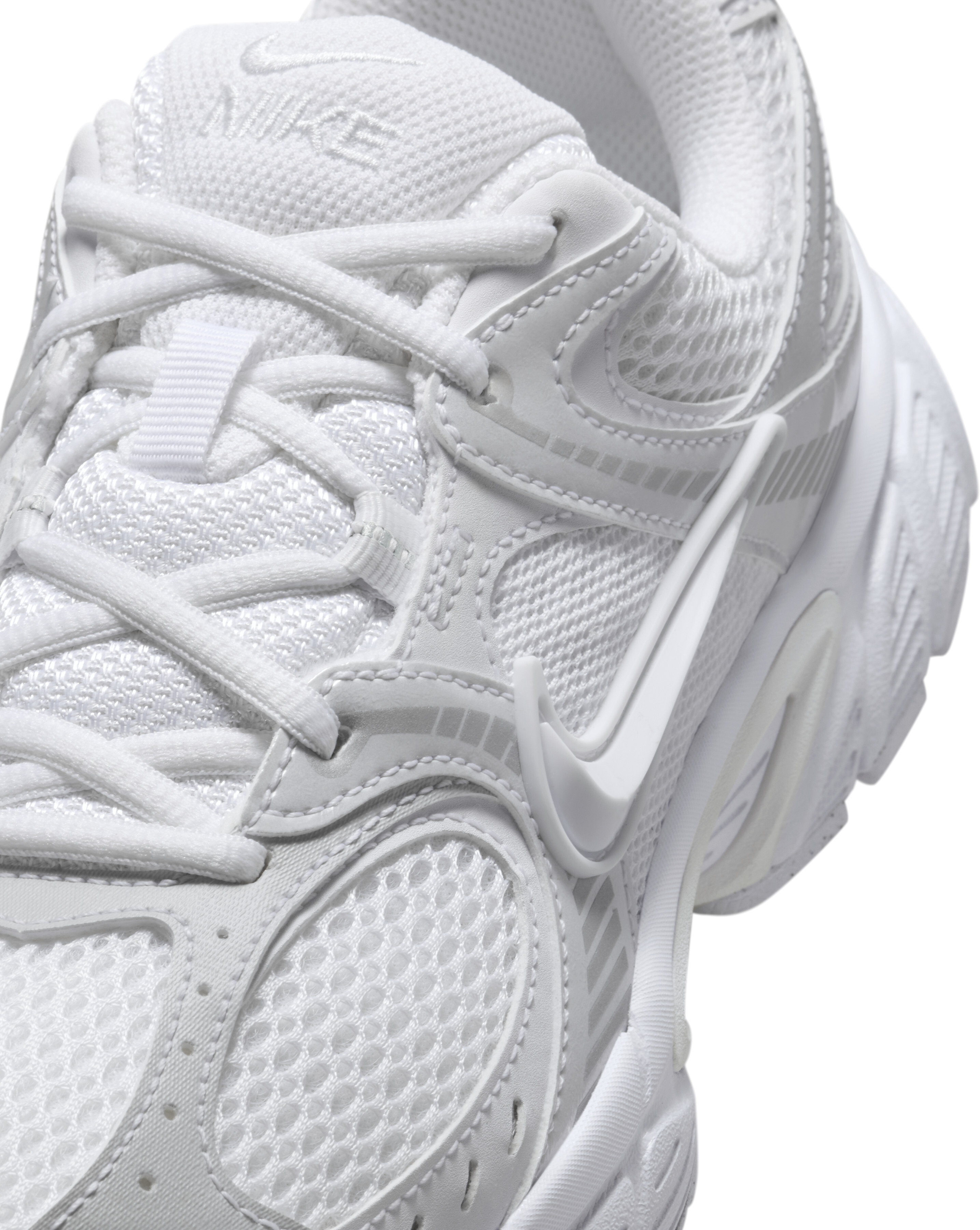 Кроссовки женские Nike W V5 Rnr HQ7901-101 38 (7 US) белые фото 6