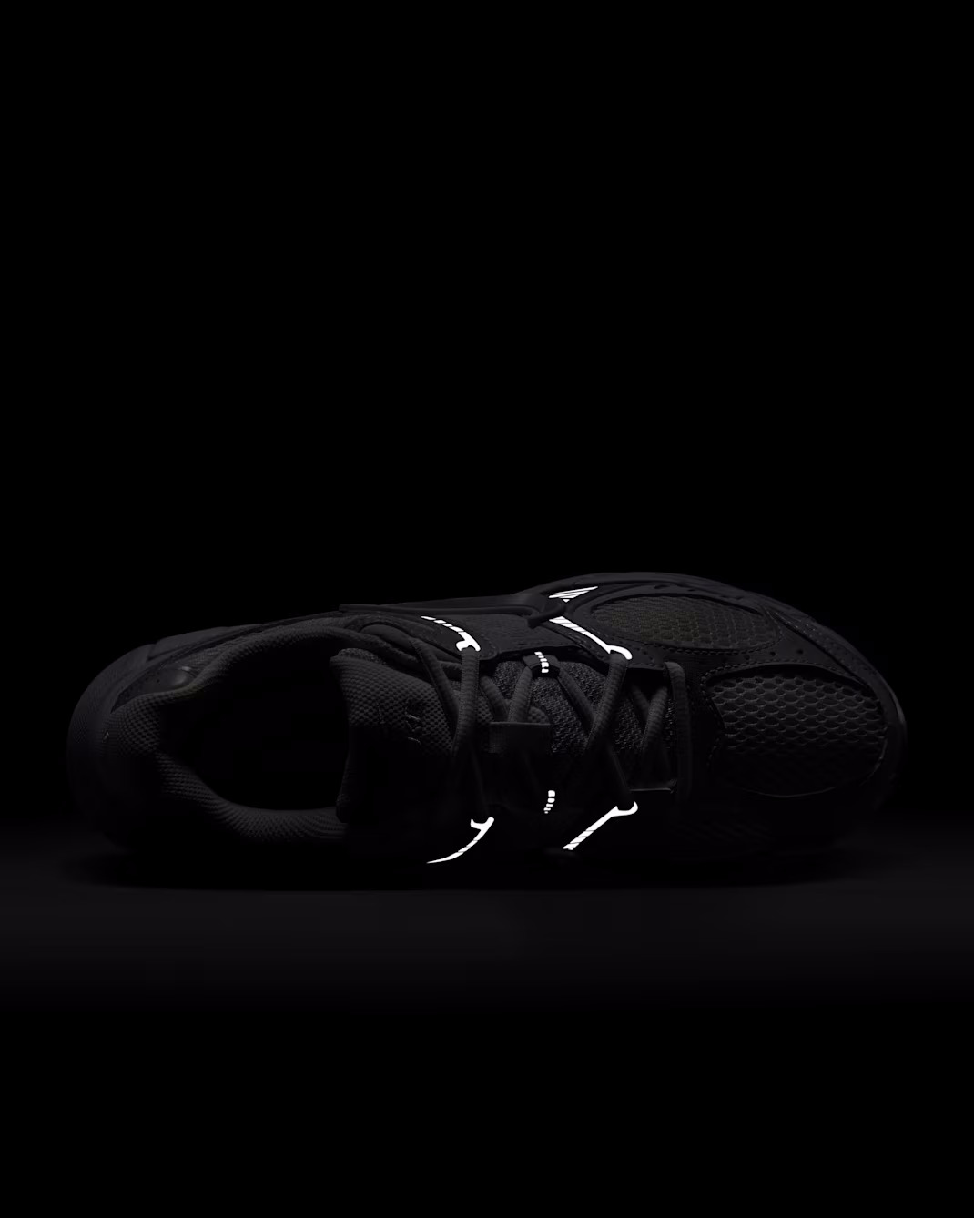 Кросівки жіночі Nike W V5 Rnr HQ7901-101 38,5 (7,5 US) біліфото