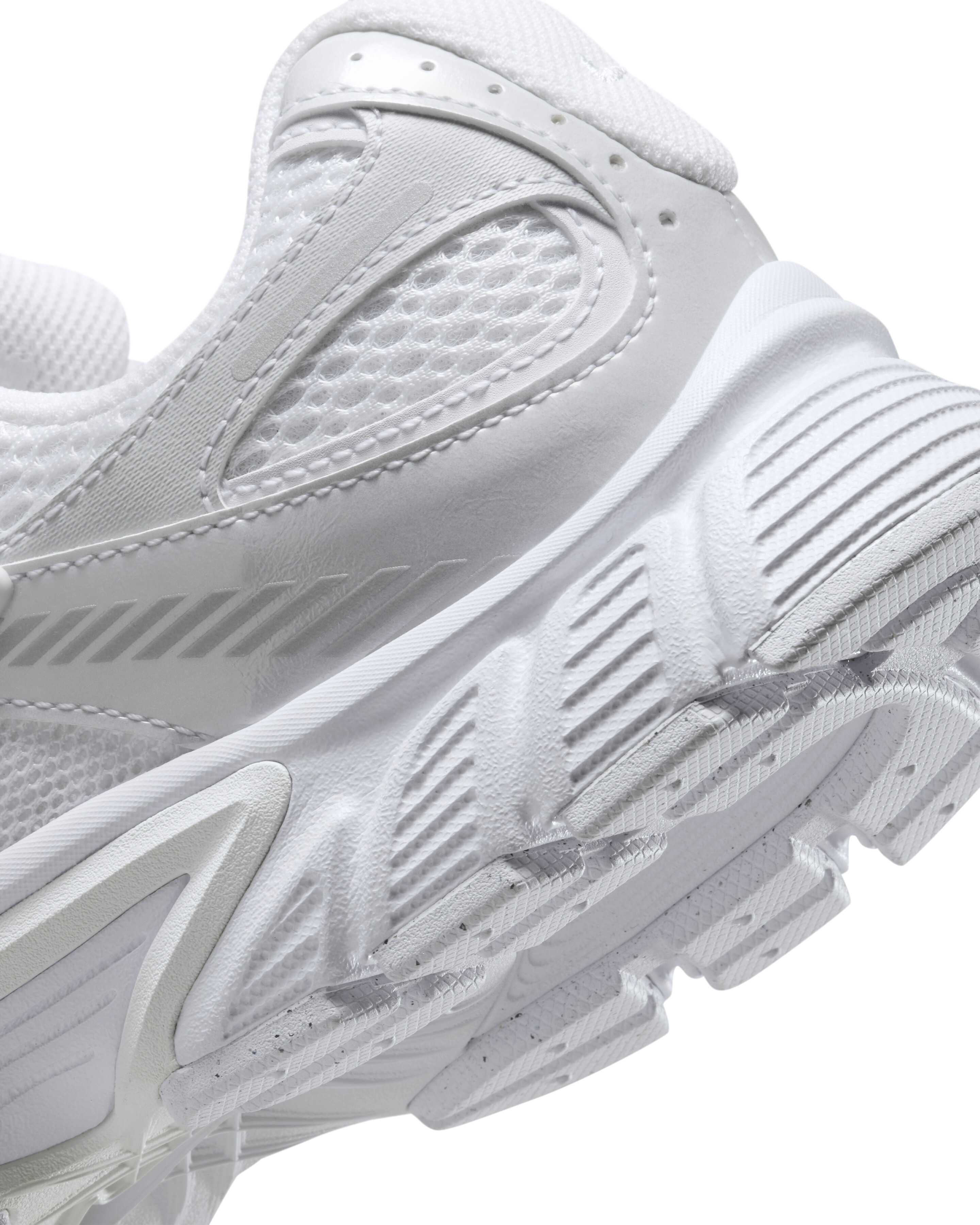 Кроссовки женские Nike W V5 Rnr HQ7901-101 40,5 (9 US) белые фото 