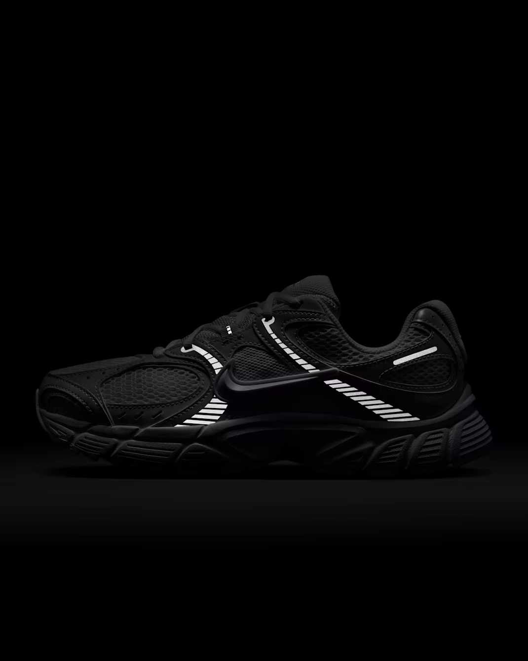 Кроссовки женские Nike W V5 Rnr HQ7901-301 40 (8,5 US) оливковые фото 9