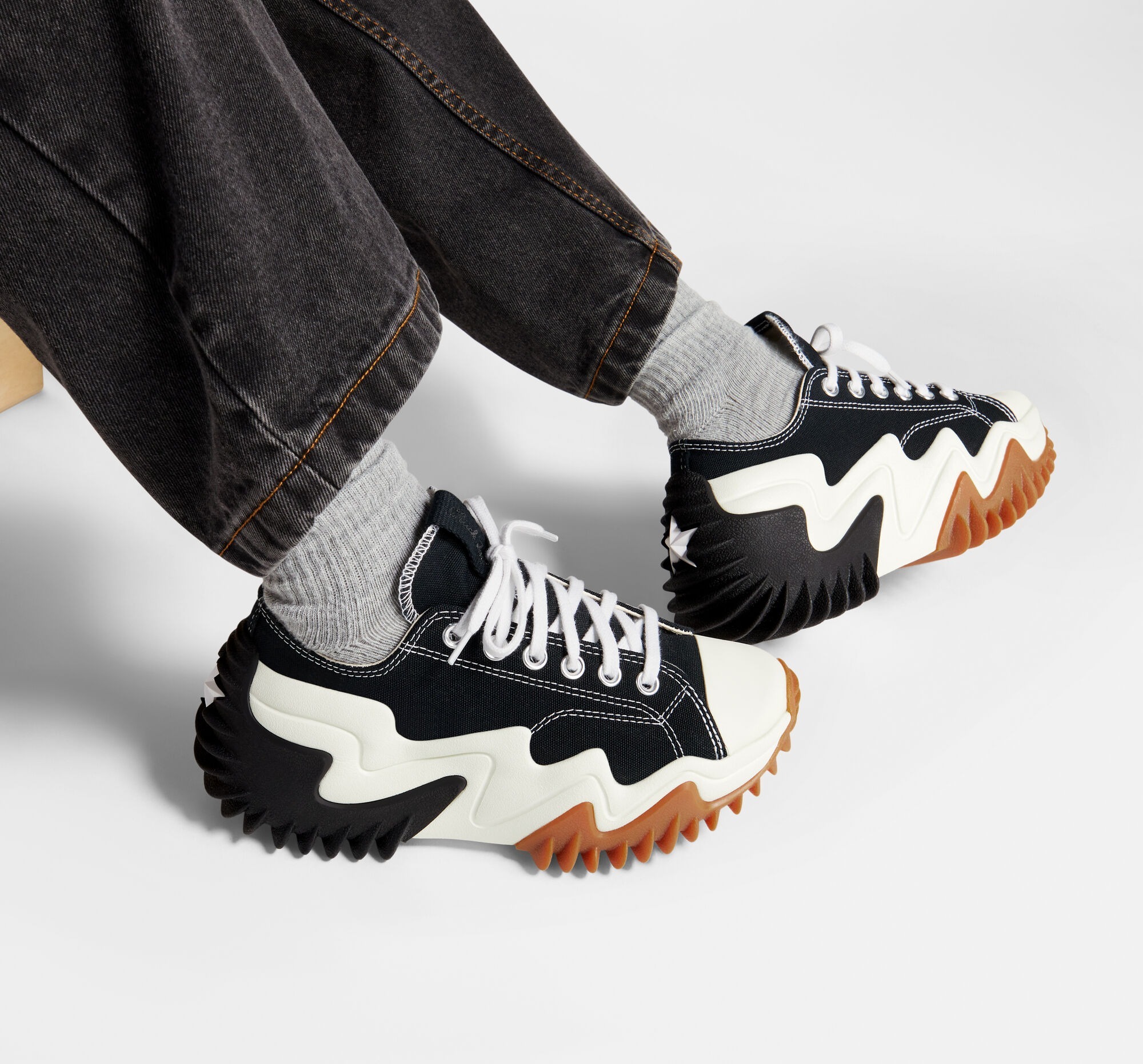 Кеды женские Converse Run Star Motion Ox 172895C 40 (7 US) черные фото 8