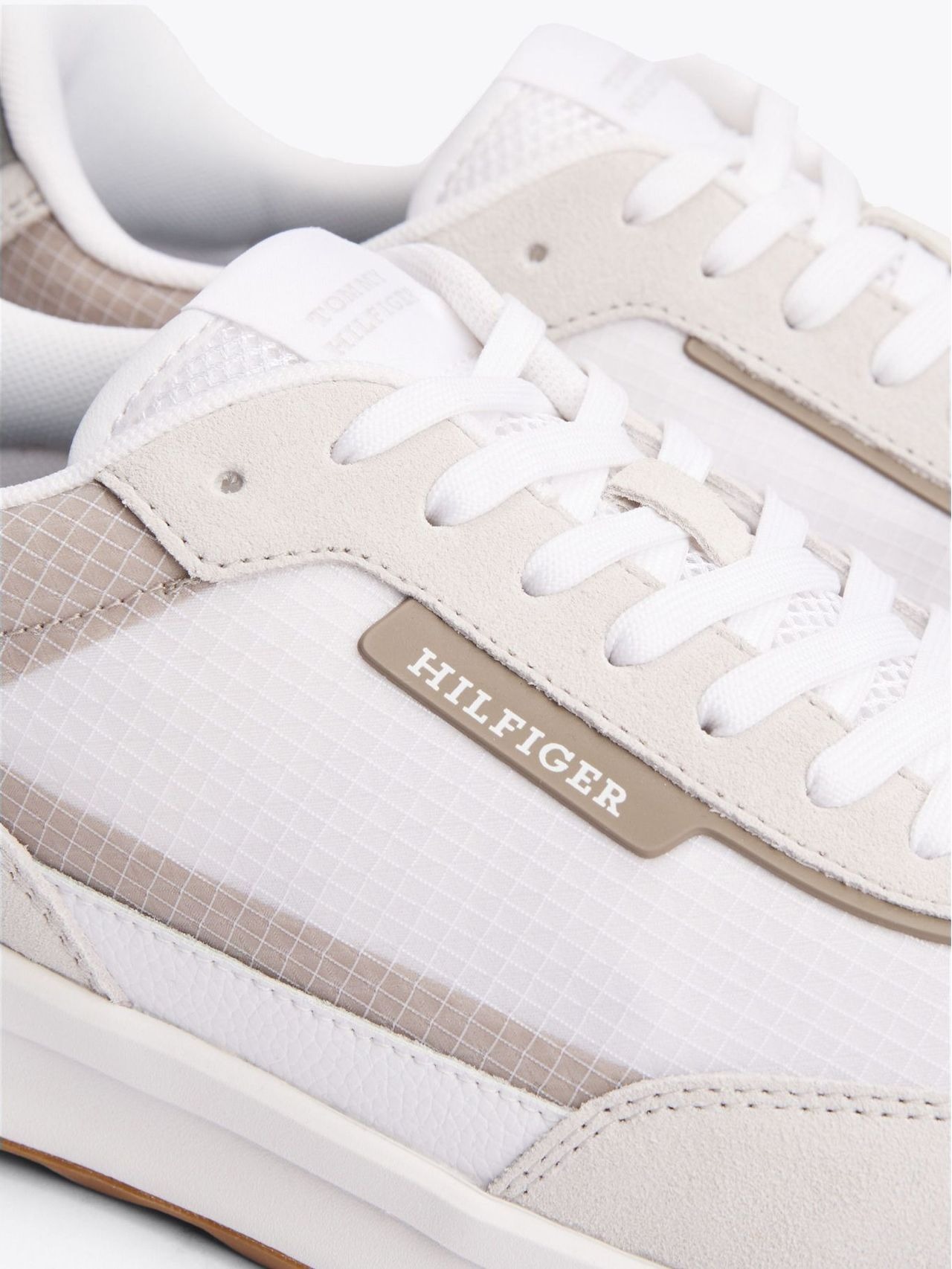 Кроссовки мужские Tommy Hilfiger Retro Runner Seasonal FM0FM05328-YBS 40 белые фото 4