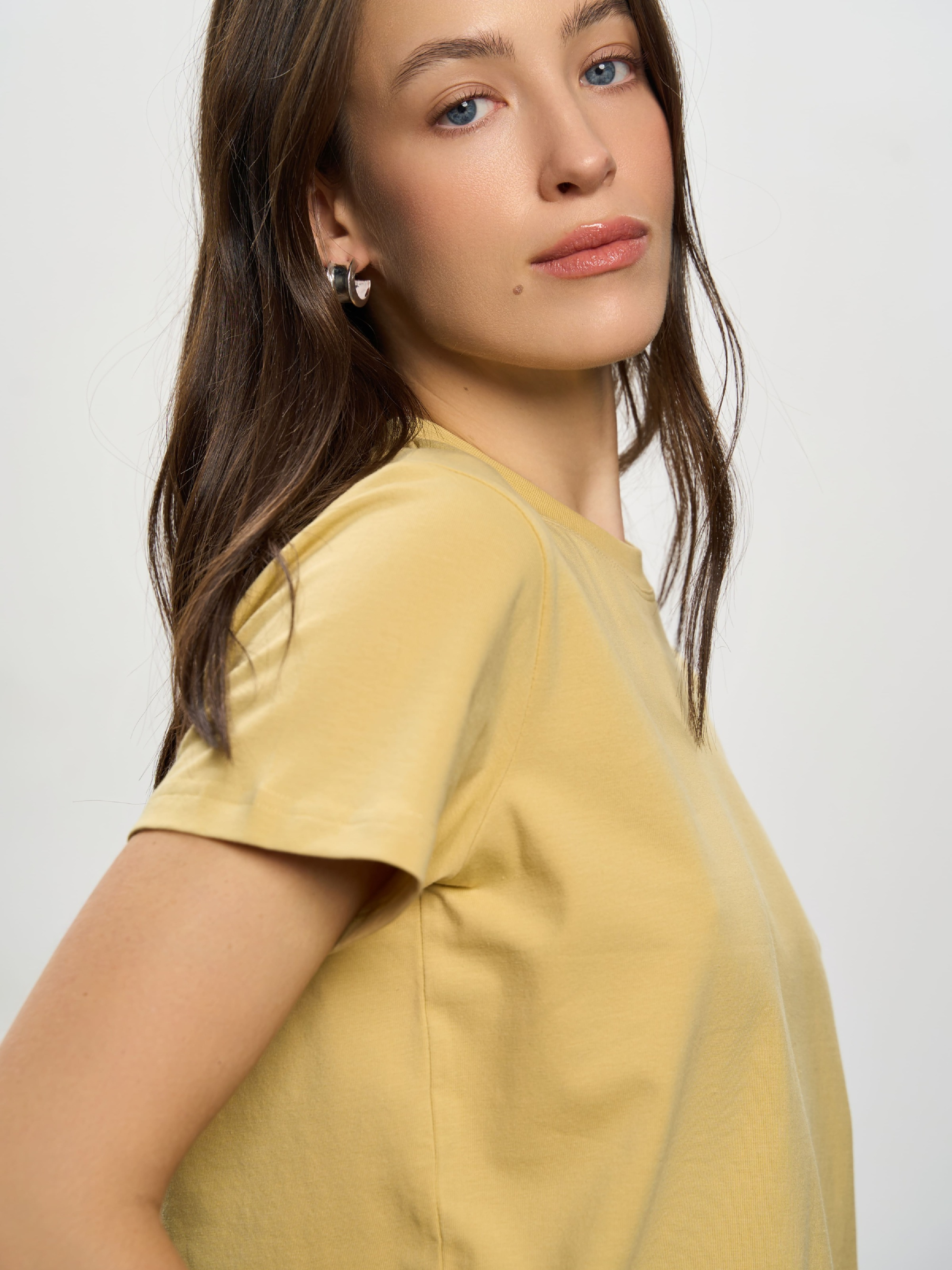 Футболка хлопковая женская Roza 231103 M бежевая фото 3