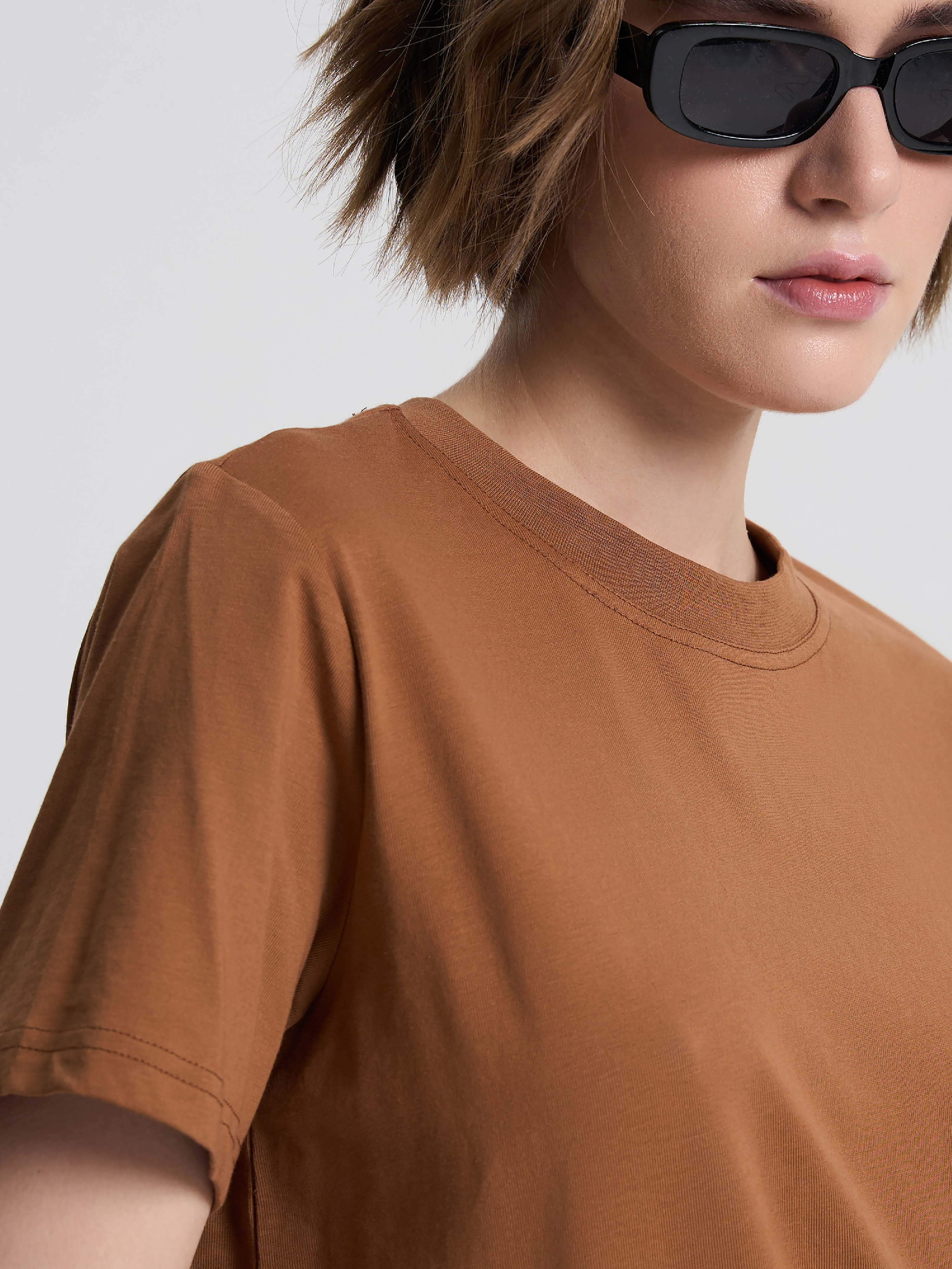 Футболка бавовняна жіноча Roza 231104 S світло-коричневафото3