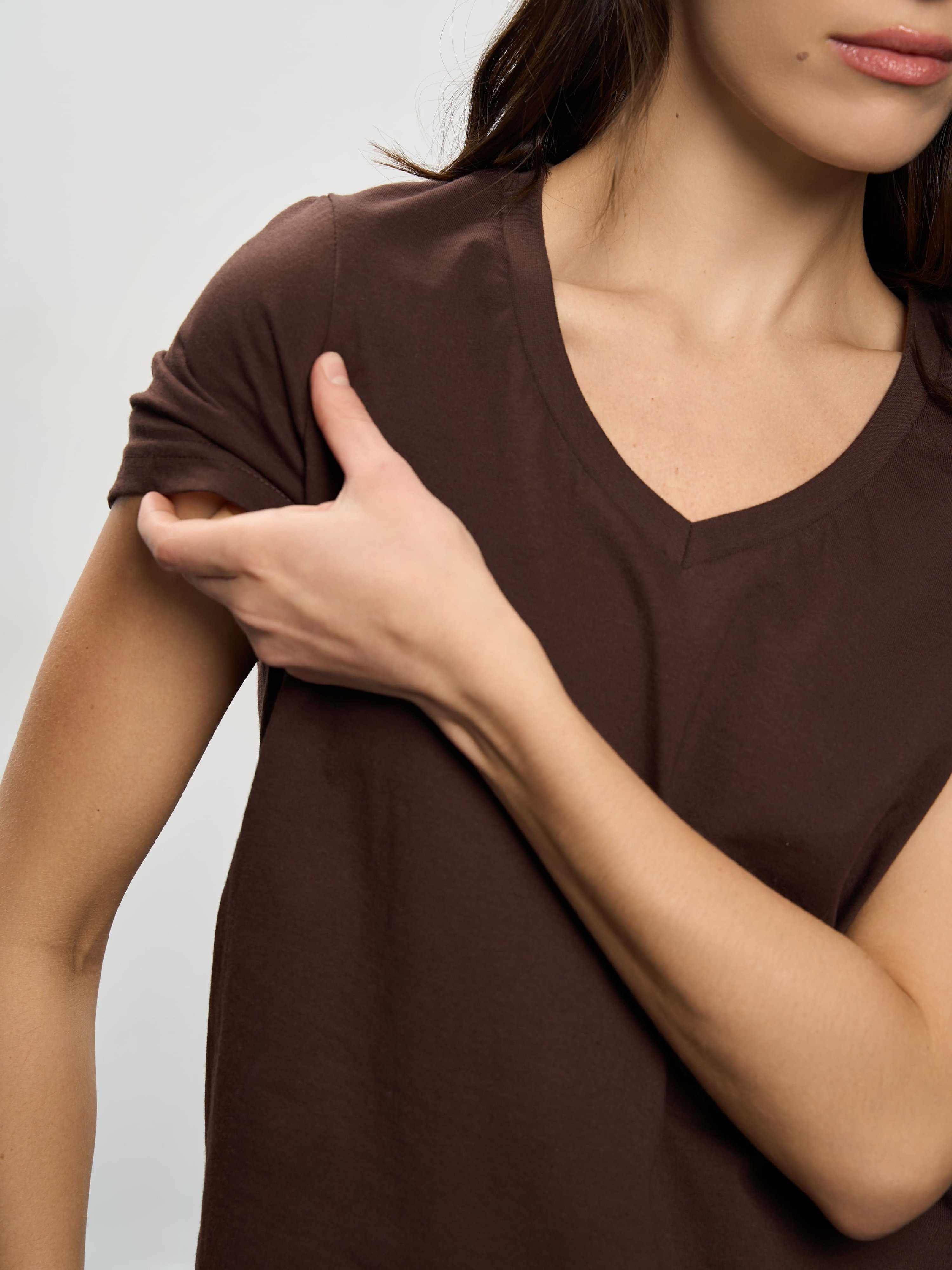 Футболка хлопковая женская Roza 231108 L шоколадная фото 3