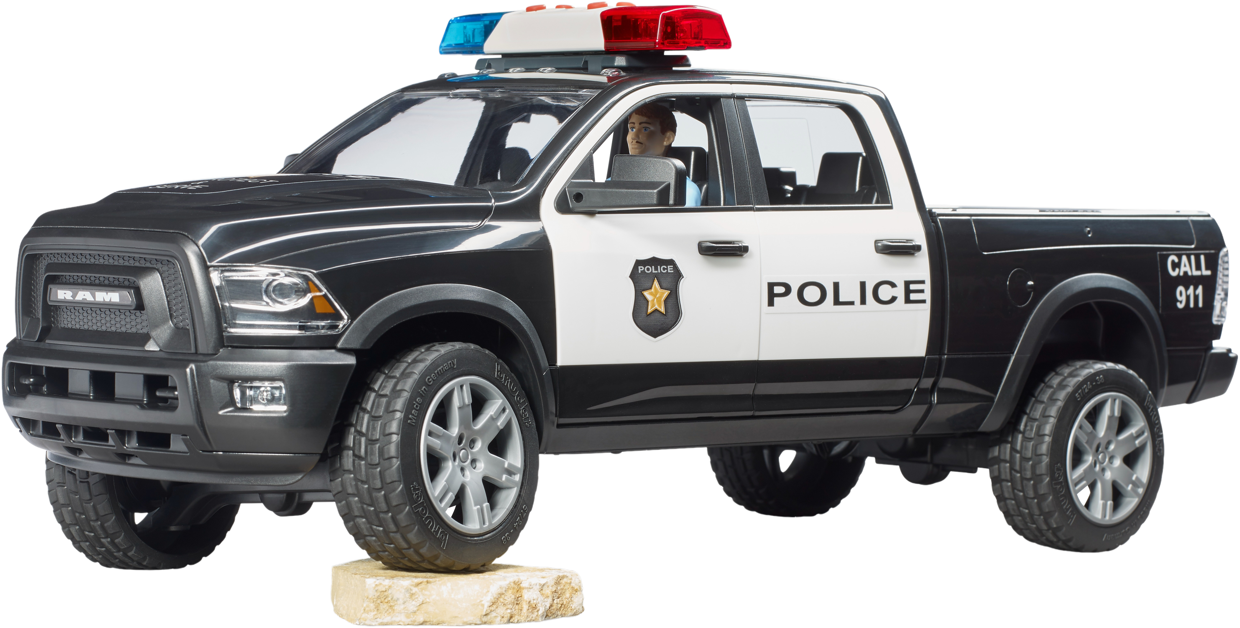 Полицейский автомобиль Bruder RAM 2500 с фигуркой полицейского (2505) фото 
