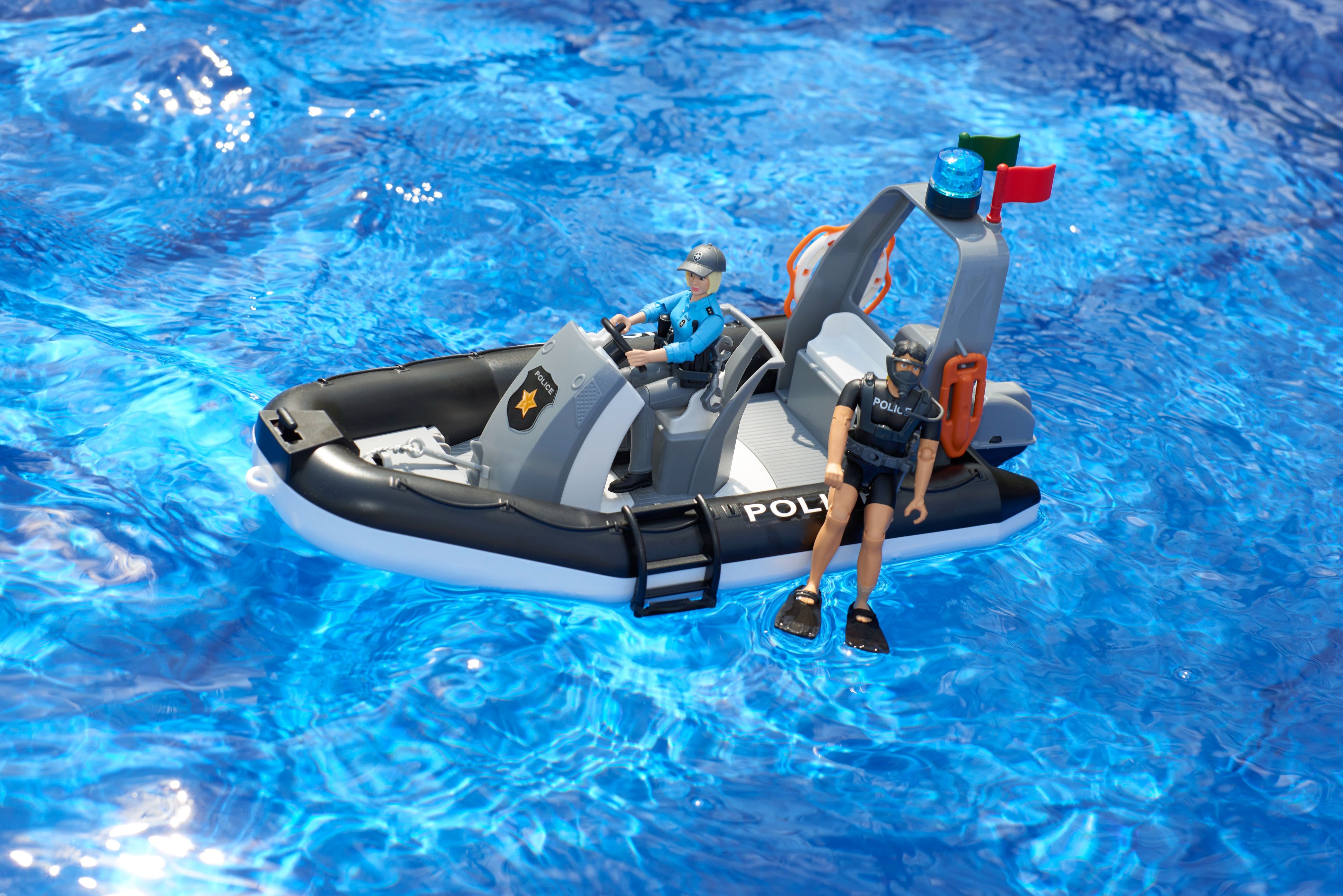 Полицейское авто Bruder RAM 2500 прицепом, лодкой и фигурками (2507) фото 