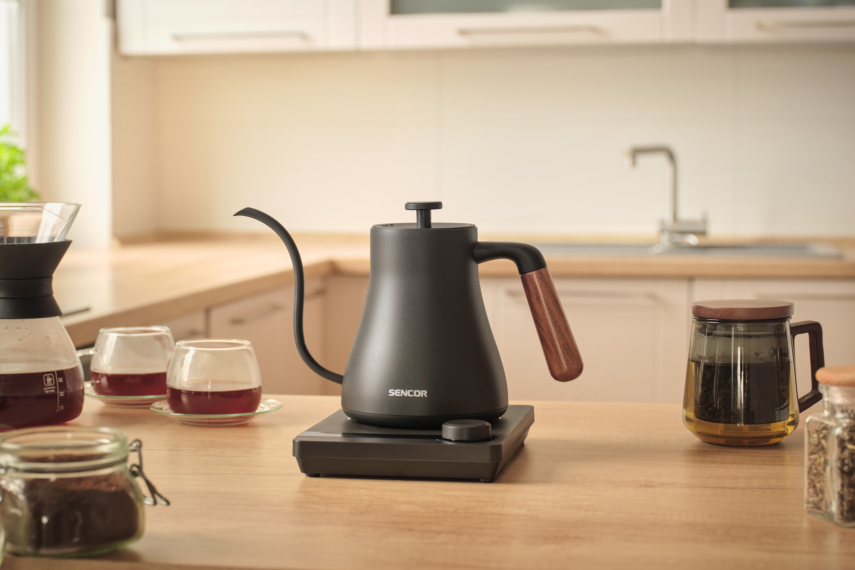 Електрочайник Sencor SWK2828BKфото