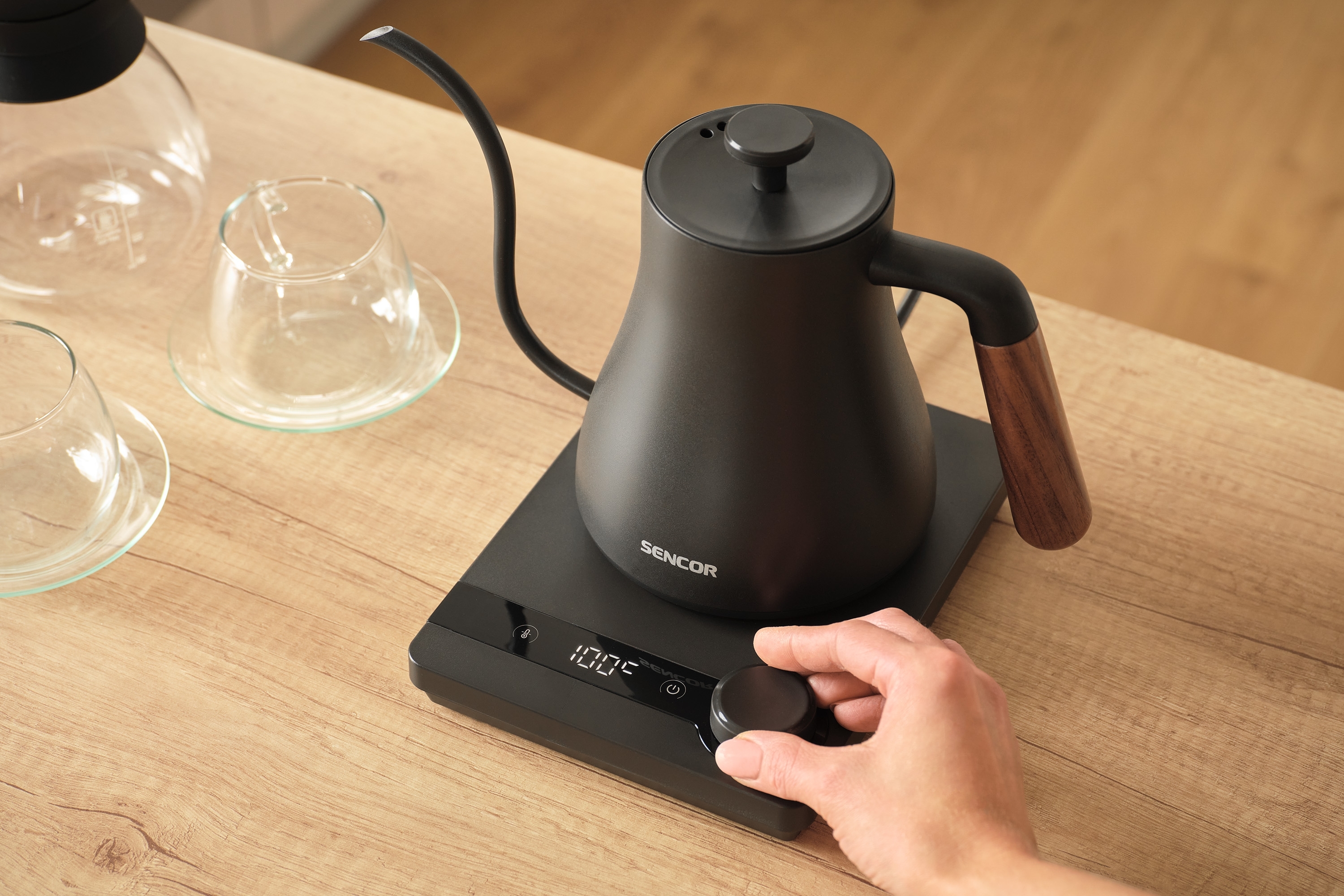 Електрочайник Sencor SWK2828BKфото