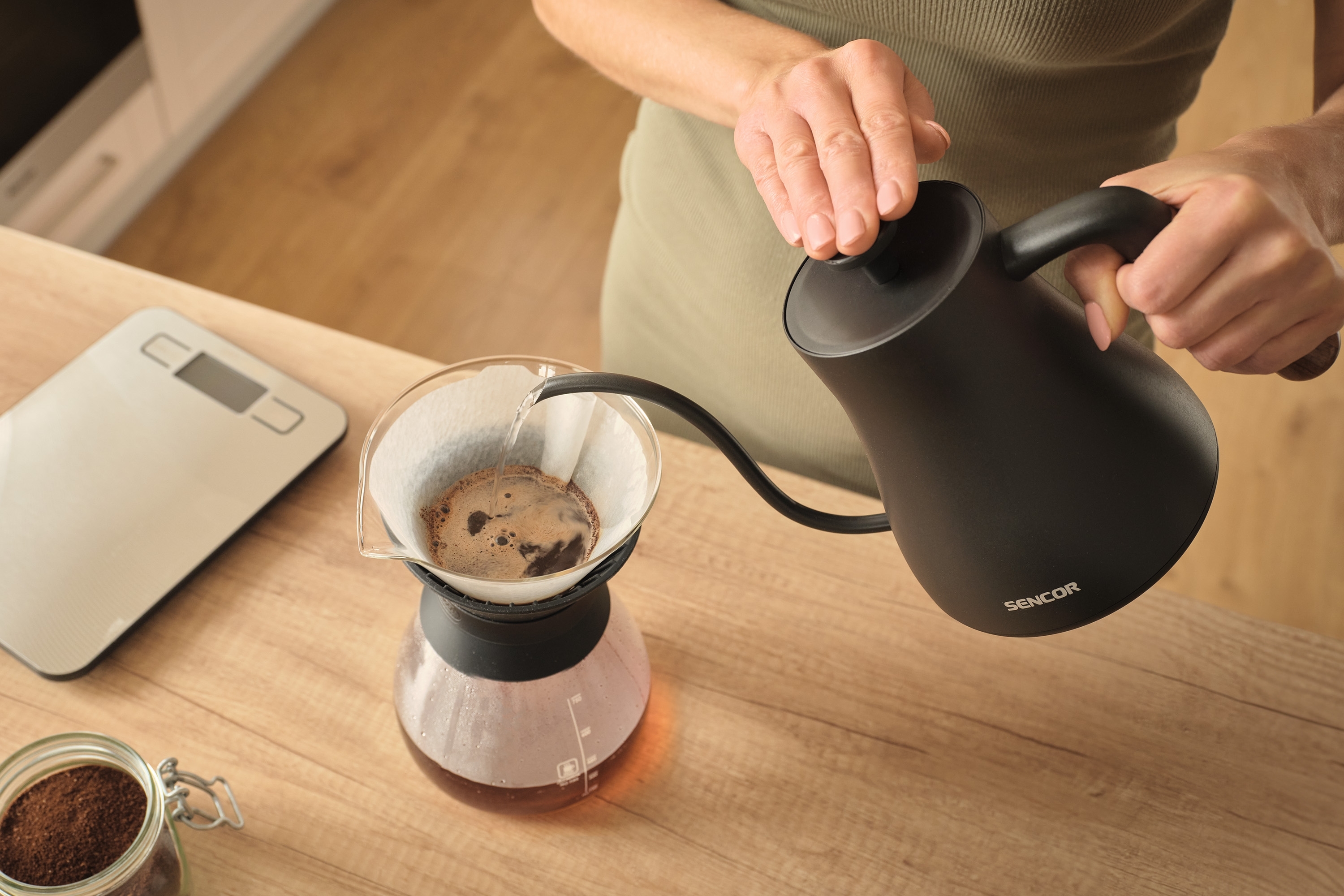 Електрочайник Sencor SWK2828BKфото