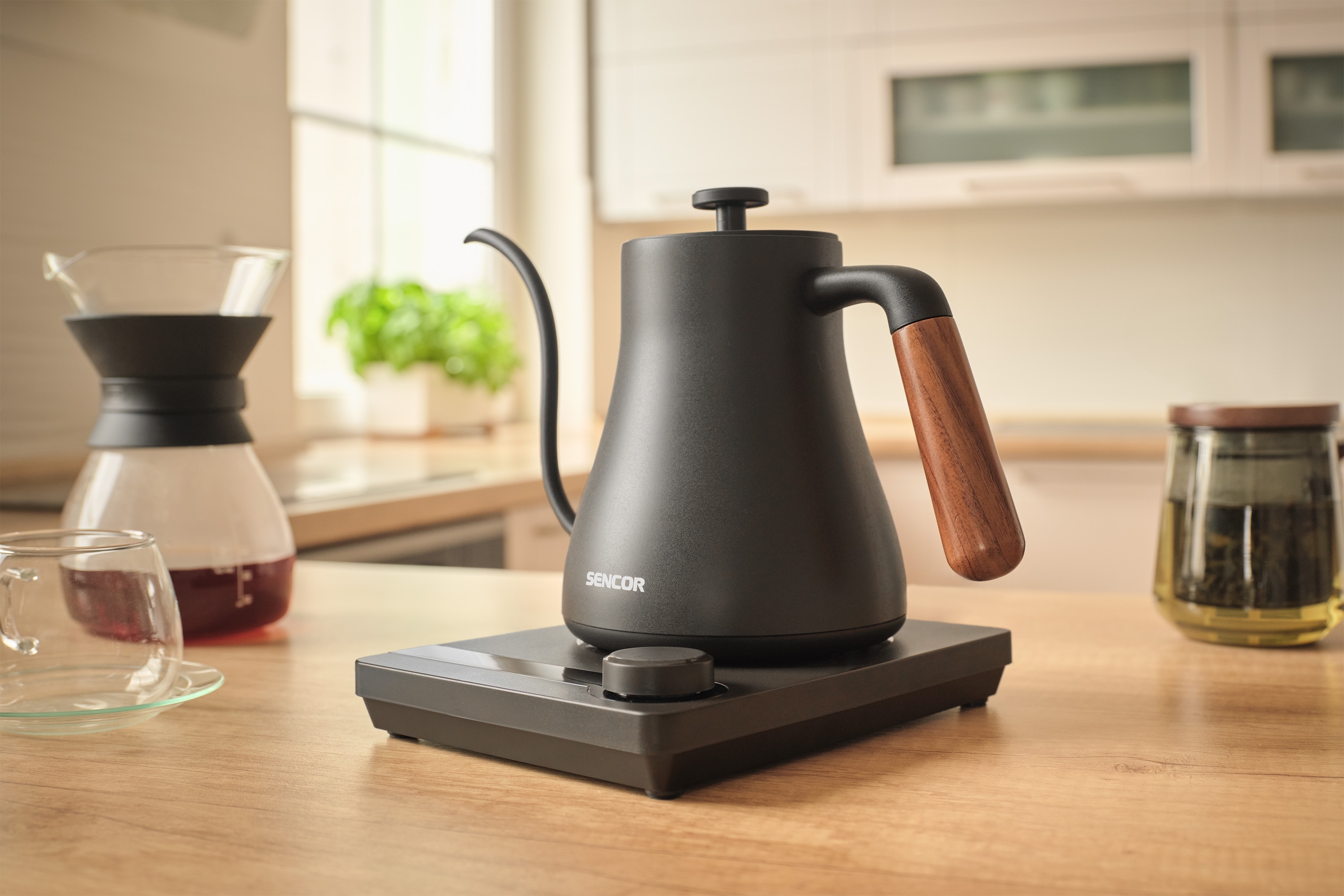 Електрочайник Sencor SWK2828BKфото