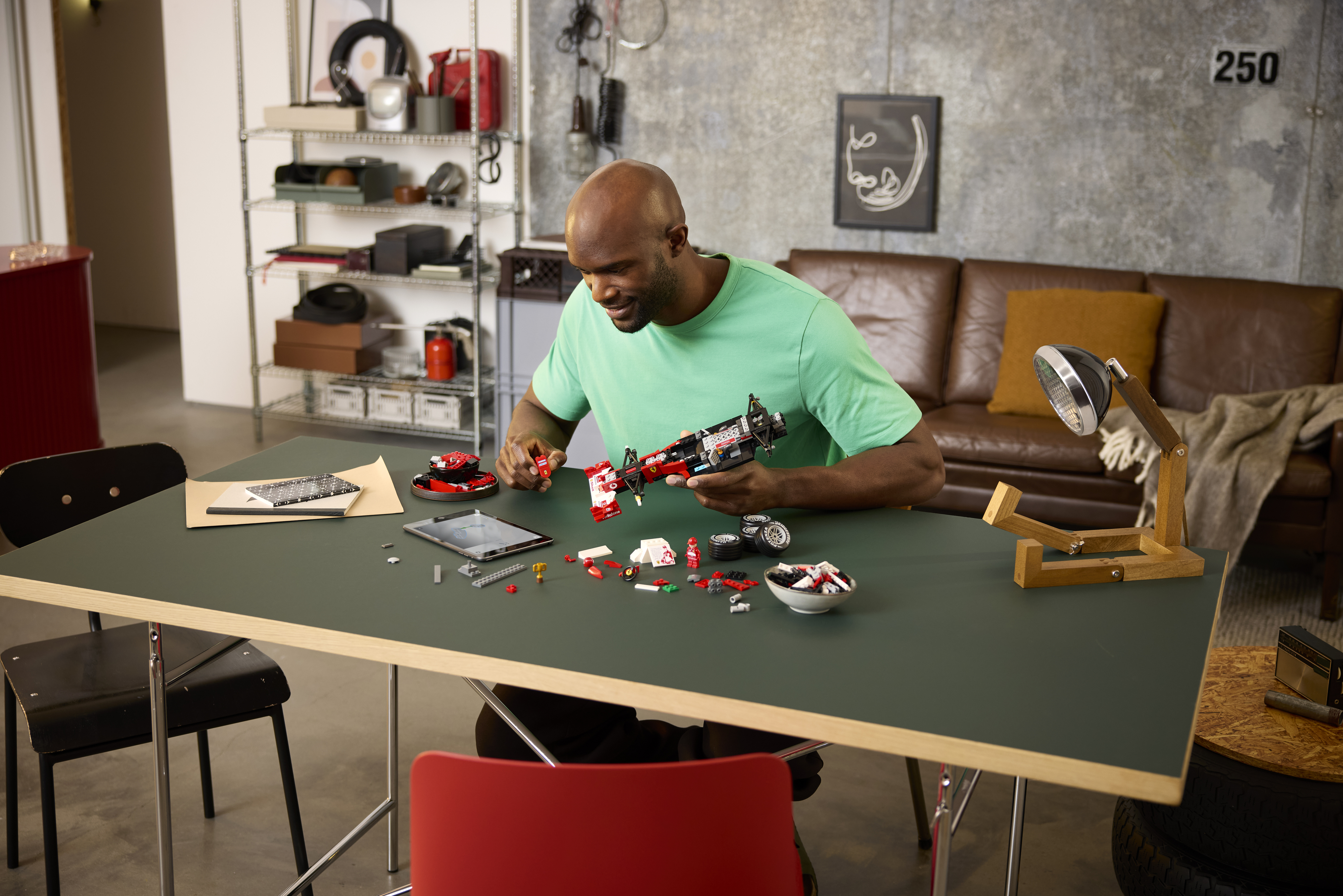 LEGO 11375 Icons Ferrari F2004 и Michael Schumacher фото 11