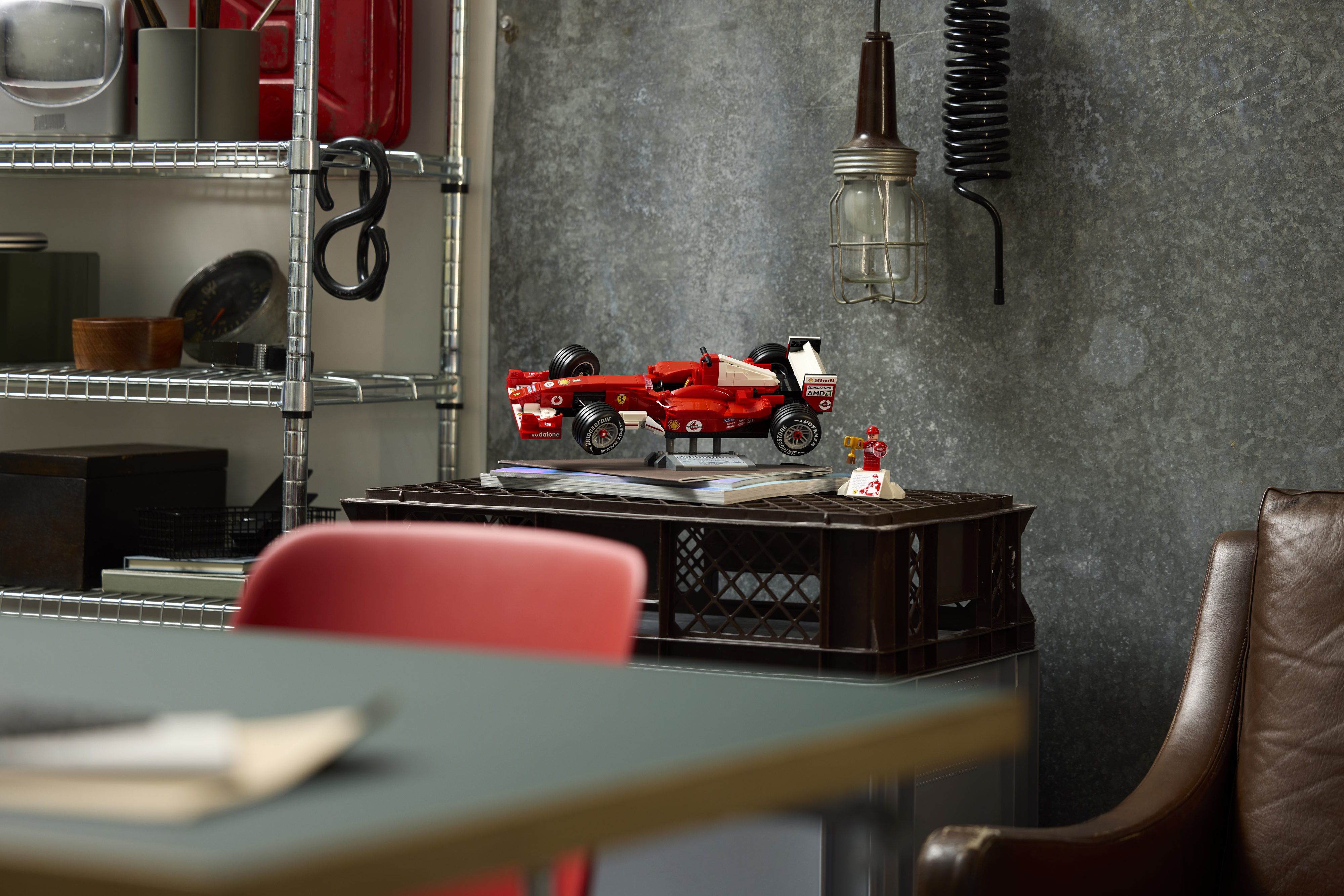 LEGO 11375 Icons Ferrari F2004 и Michael Schumacher фото 10