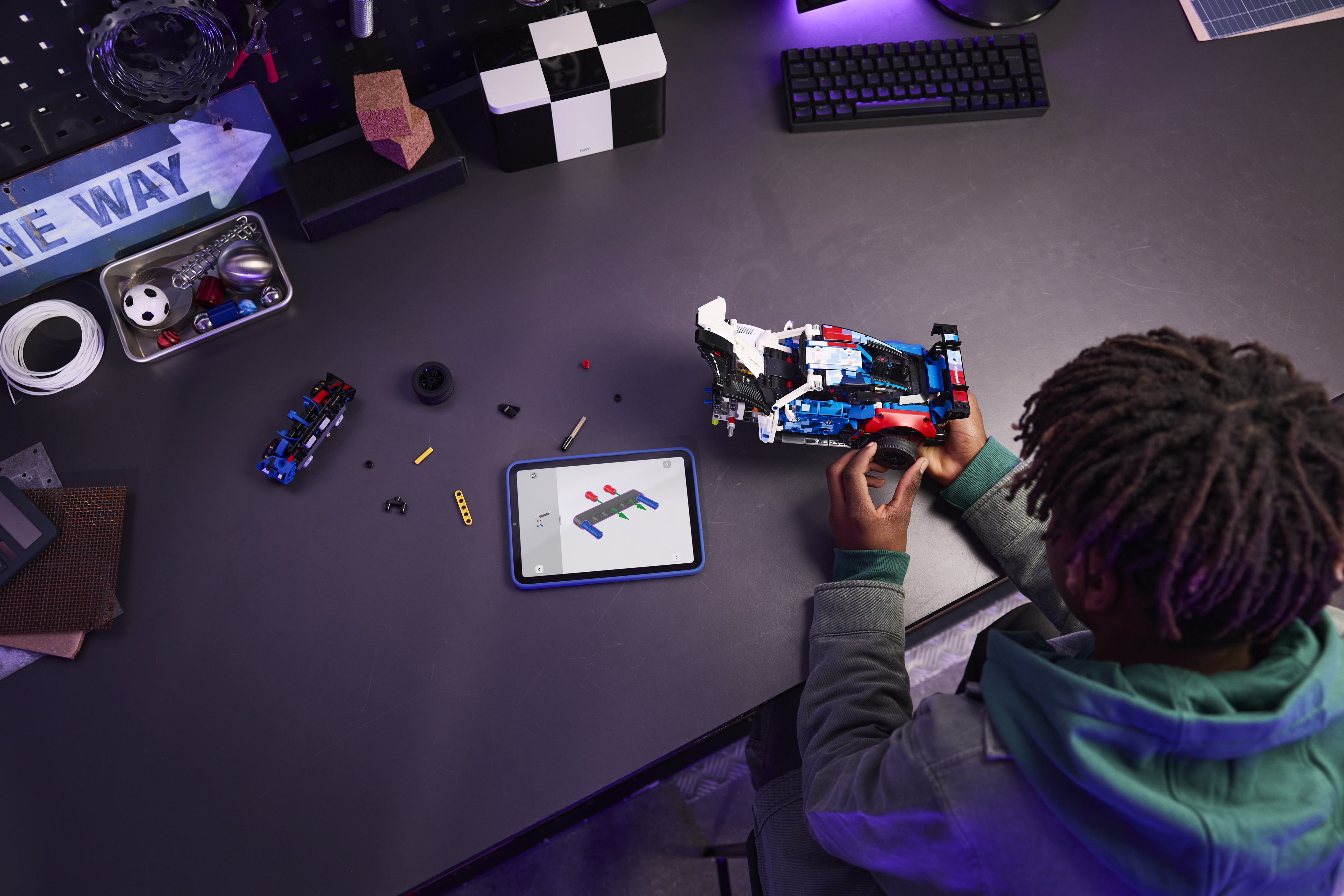 LEGO 42226 Technic Автомобиль для гонки BMW M4 GT3 EVO фото 7