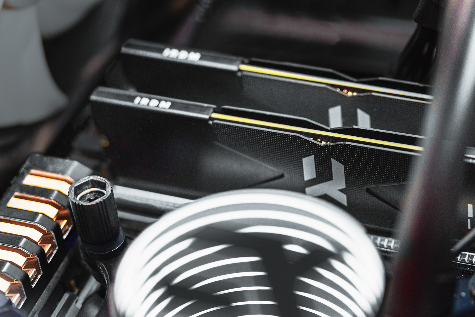 Память для ПК Goodram DDR5 32GB (2x16GB) 6000 MHz IRDM Black (IR-6000D564L30S/32GDC) фото 