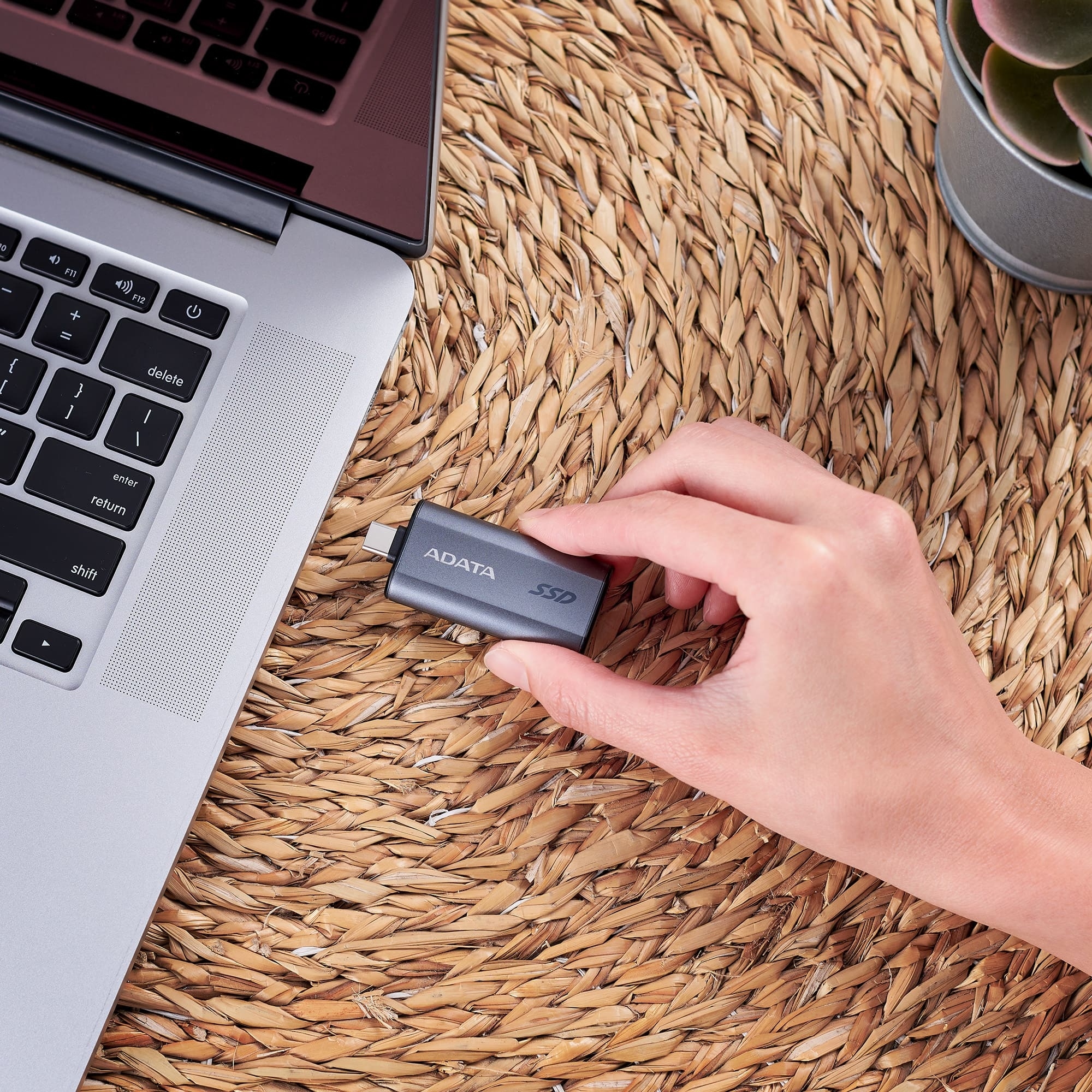 SSD накопичувач ADATA USB Type-C 1TB SC750 (SC750-1000G-CCBK)фото