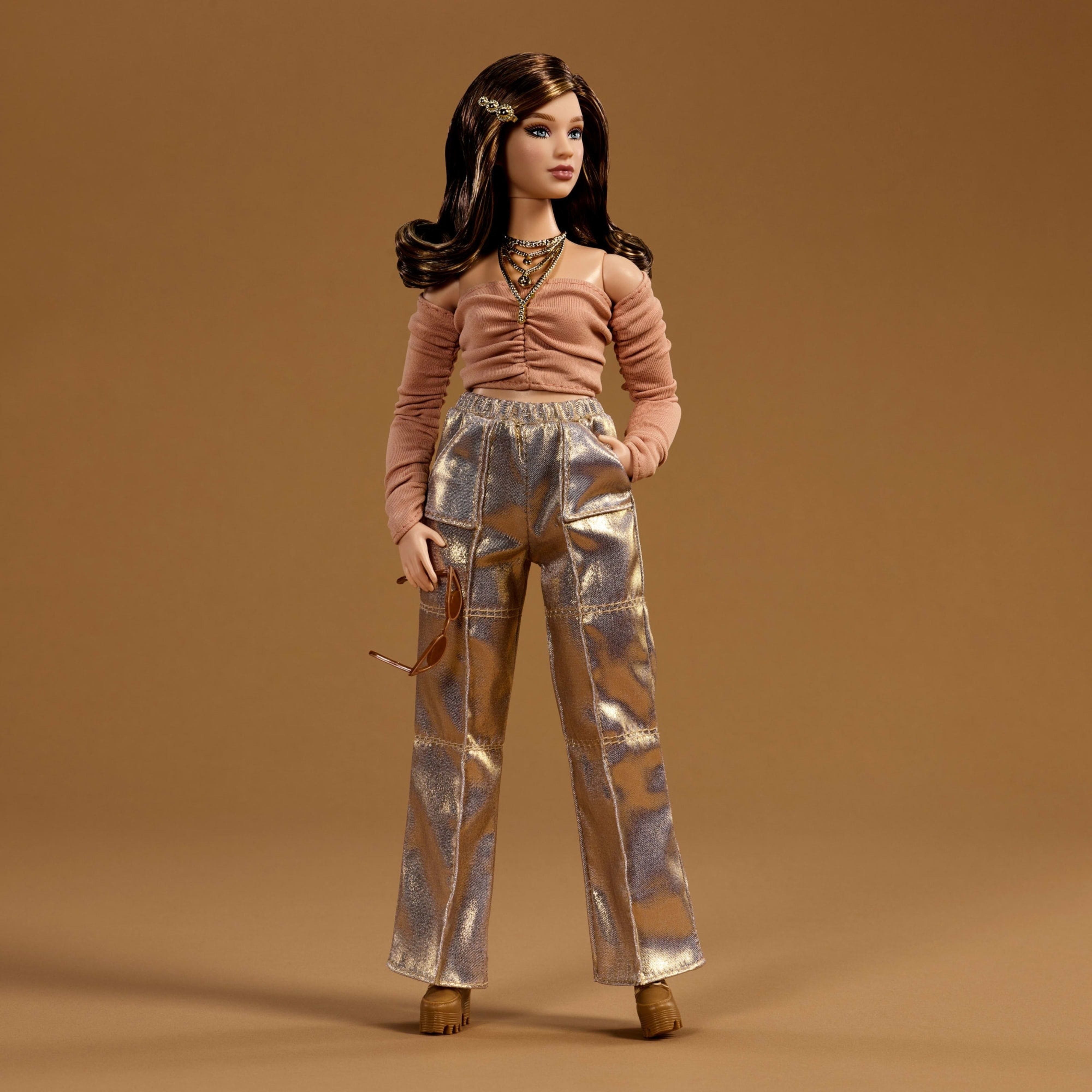 Коллекционный набор You Create Barbie Basics – блондинка (JJX37) фото 6