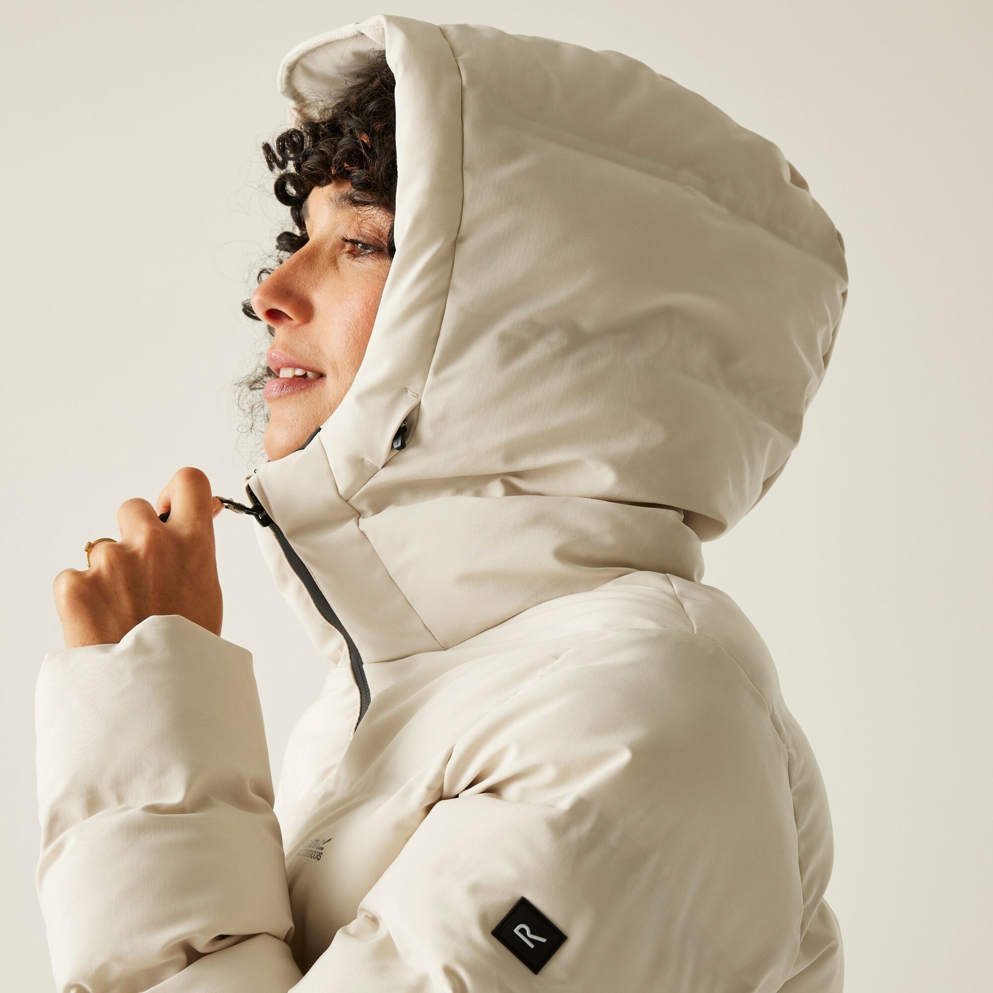 Пуховик женский Regatta WmsAltoroTml RWN396-0CE 10 молочный фото 