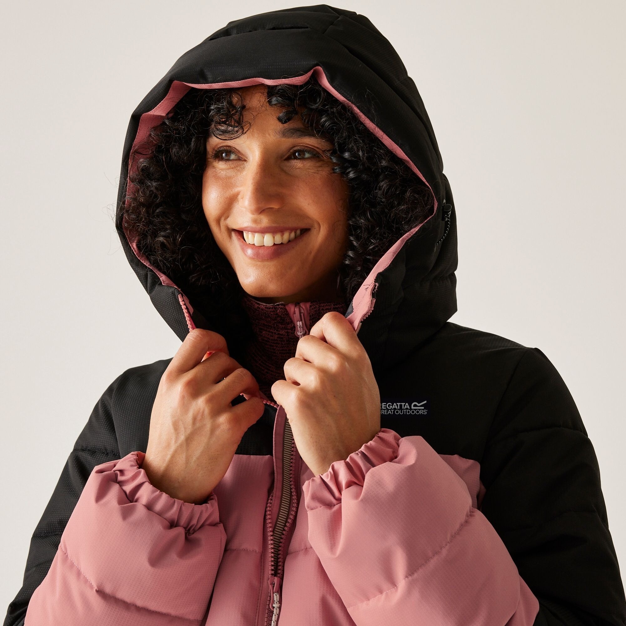 Куртка утеплена жіноча Regatta Women's Aldthorn RWN 397-1PV 16 рожева/чорнафото
