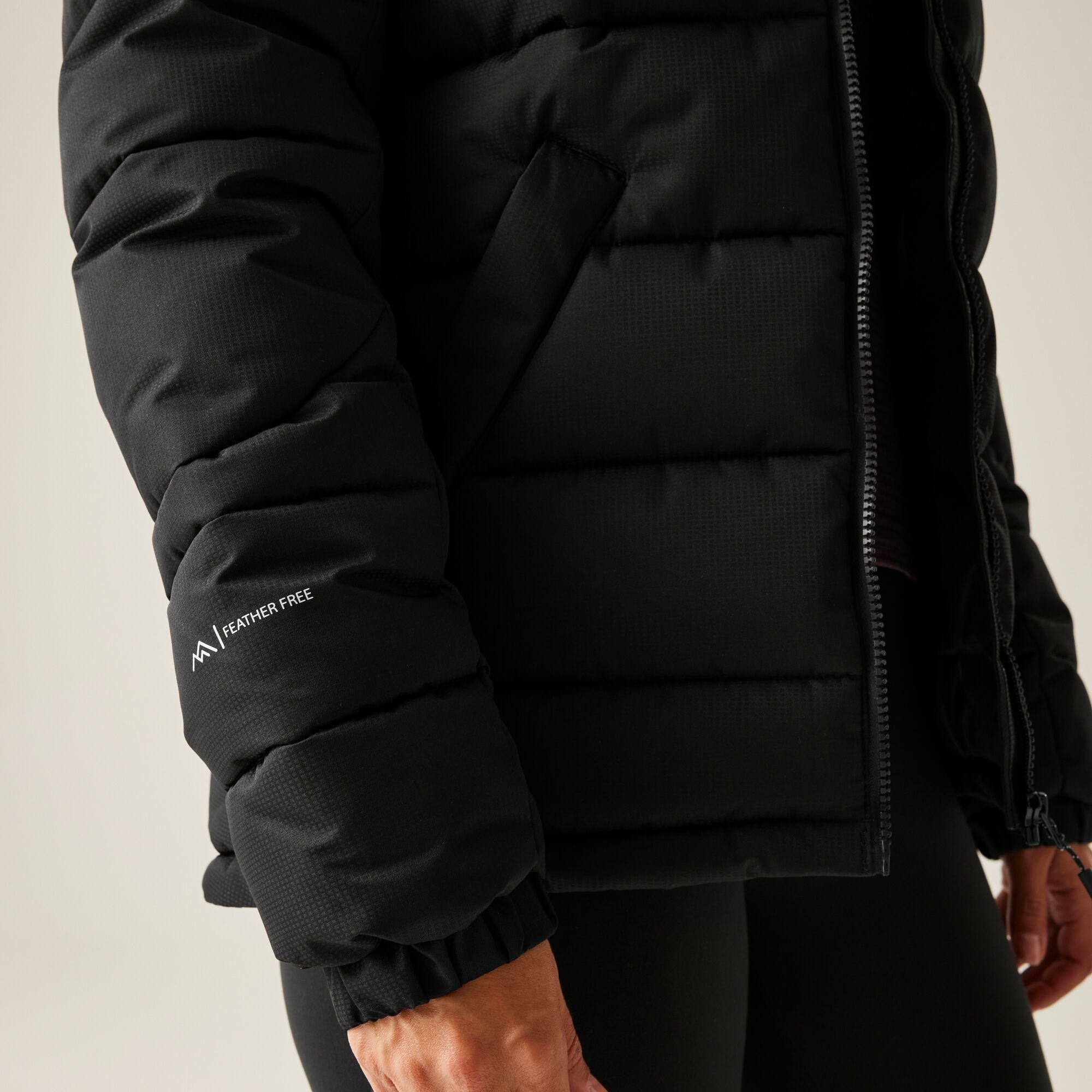Куртка утеплена жіноча Regatta Women's Aldthorn RWN 397-800 12 чорнафото
