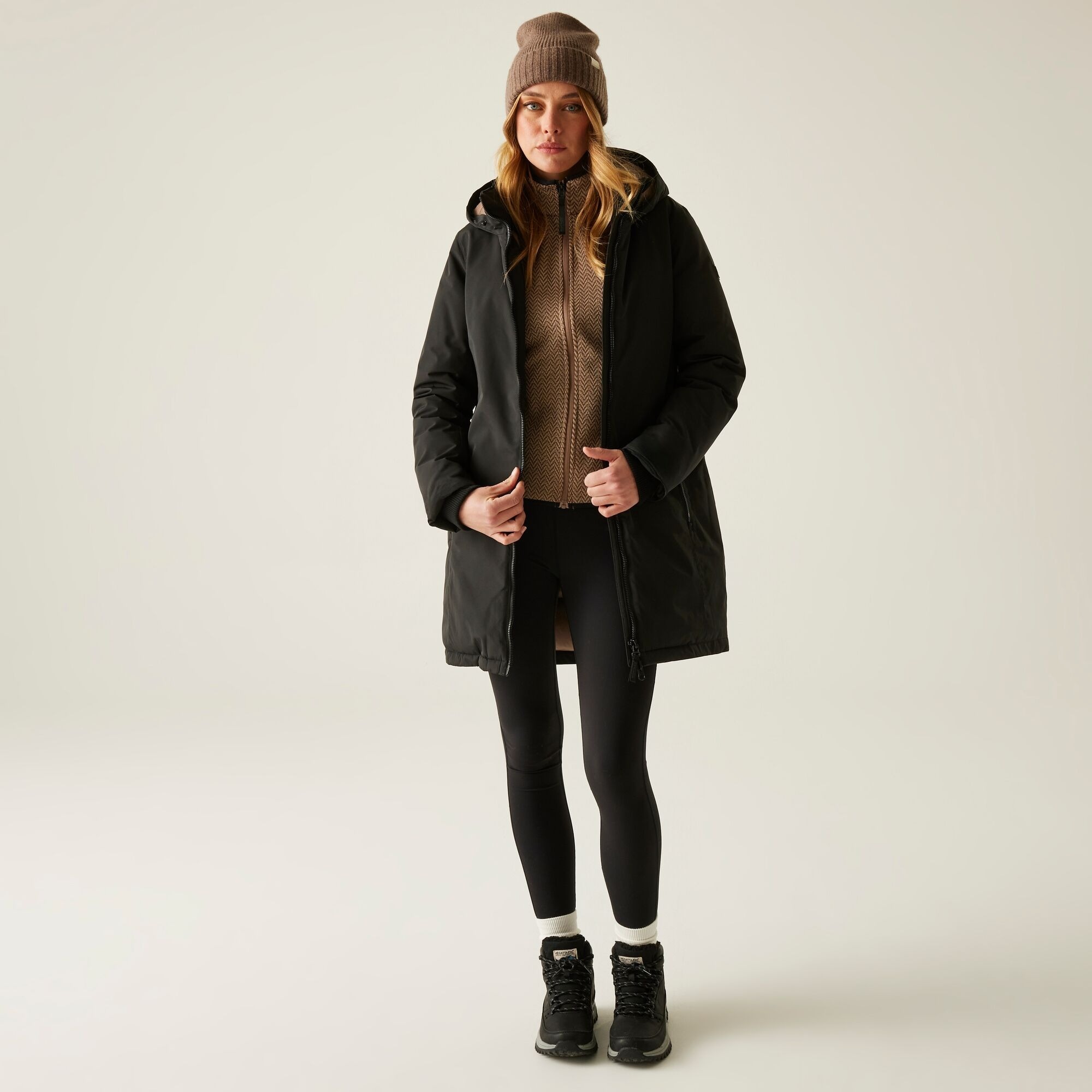 Куртка зимняя длинная женская Regatta Women's Marron RWP459-ZM5 14 черная фото9