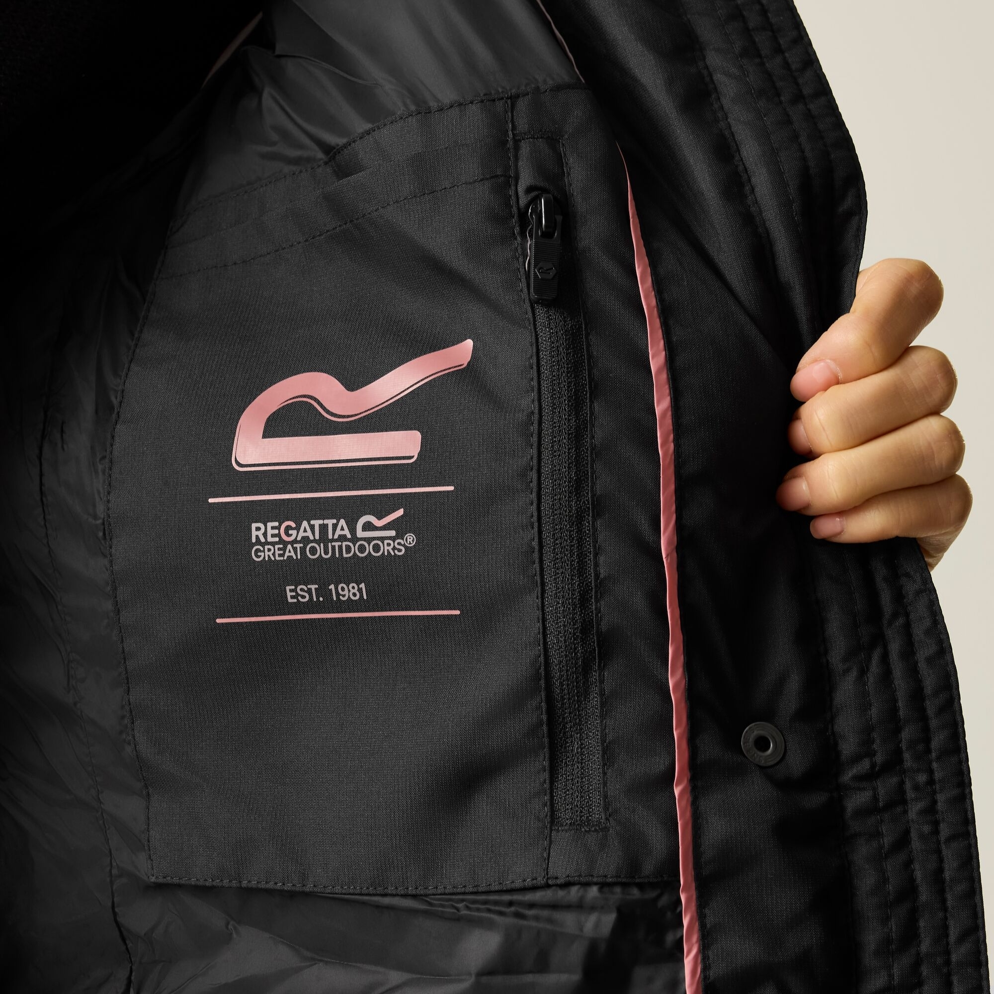 Куртка зимова довга жіноча Regatta Eryn RWN411-800 10 чорнафото