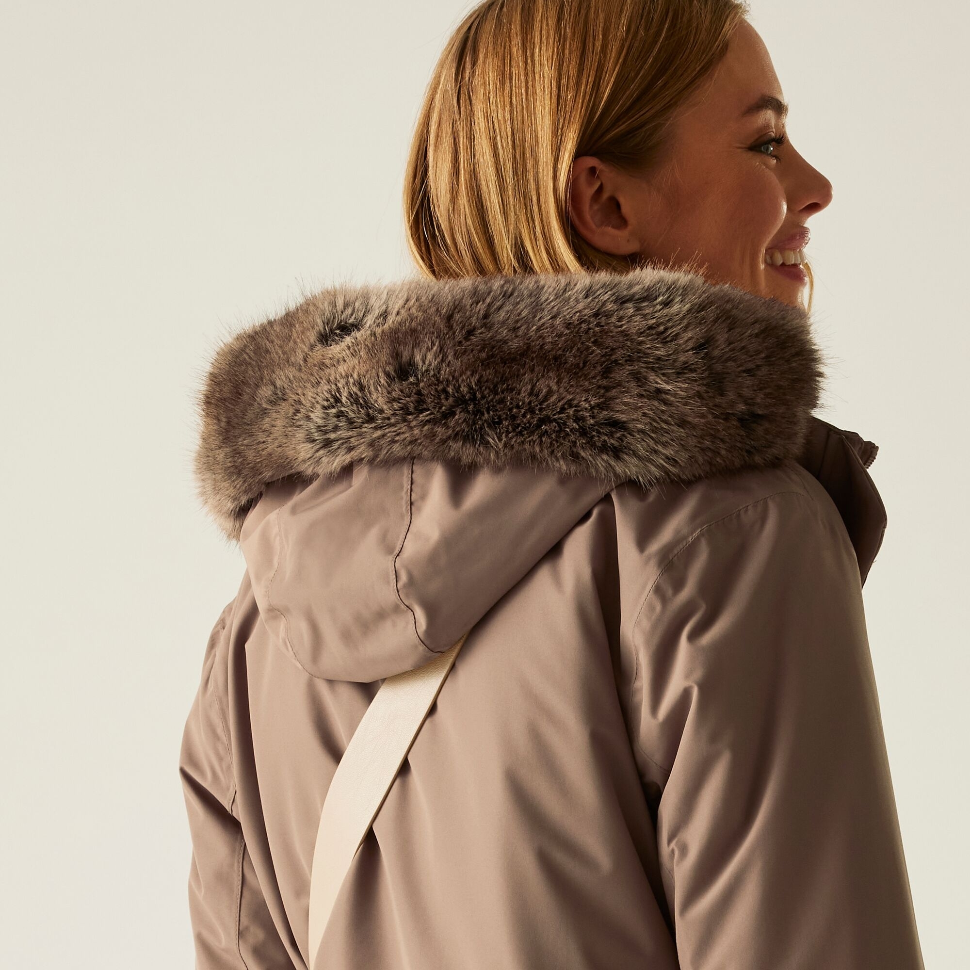 Парка зимова жіноча Regatta Sabinka RWP455-ZNF 14 коричневафото7