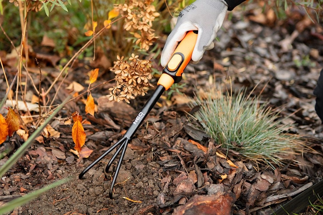 Розпушувач Neo Tools, 31см, 3 зубця (95-076)фото