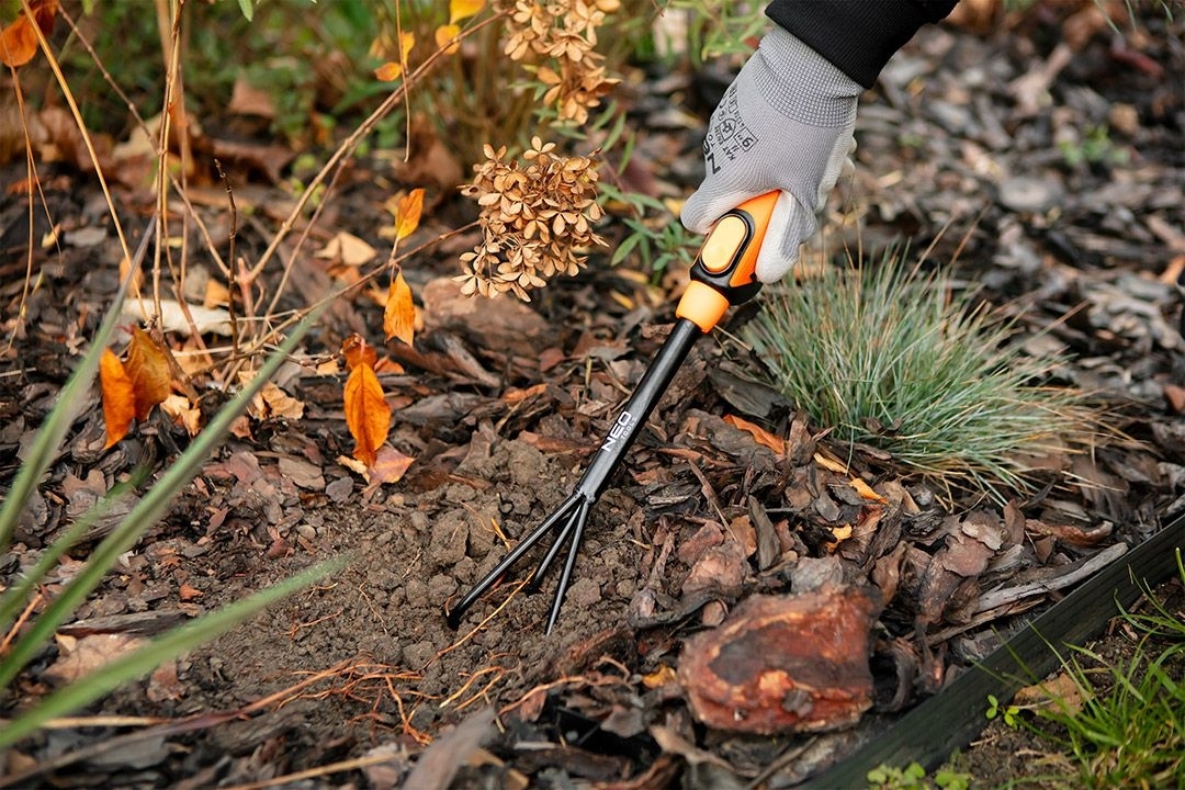 Розпушувач Neo Tools, 31см, 3 зубця (95-076)фото