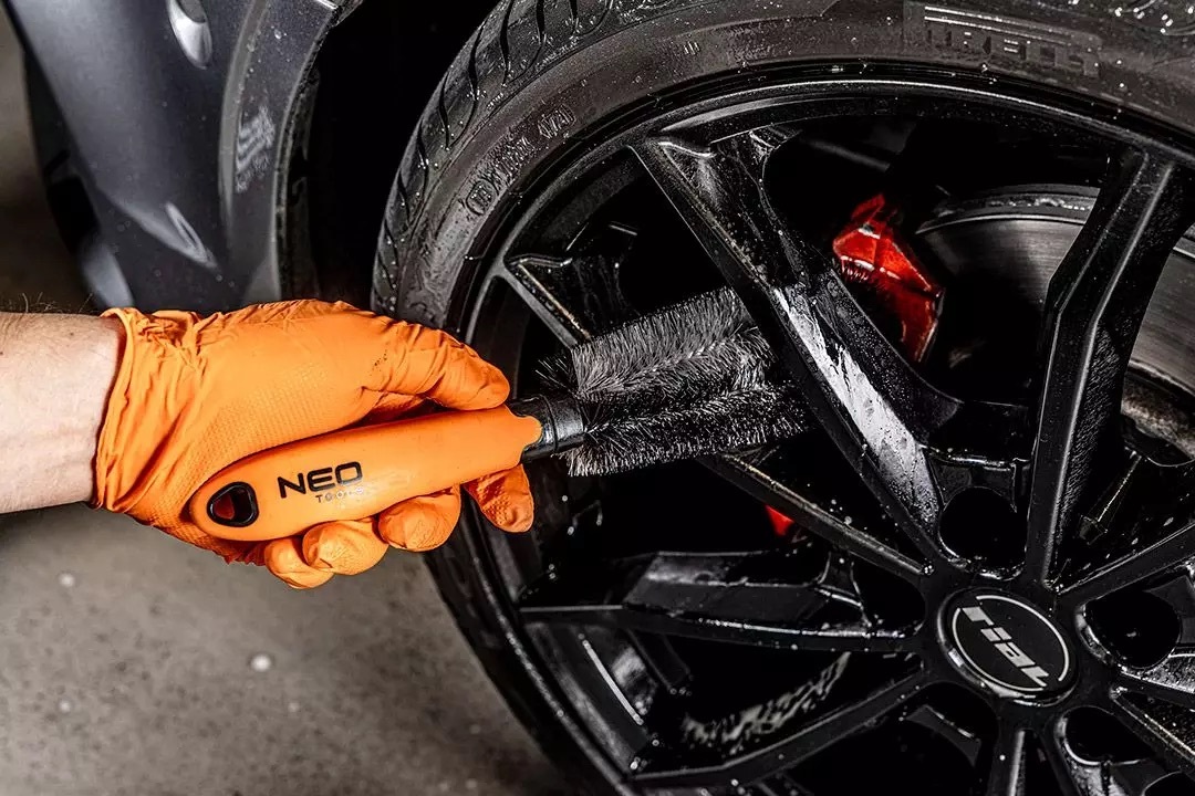 Щетка автомобильная Neo Tools для колес (11-450) фото 