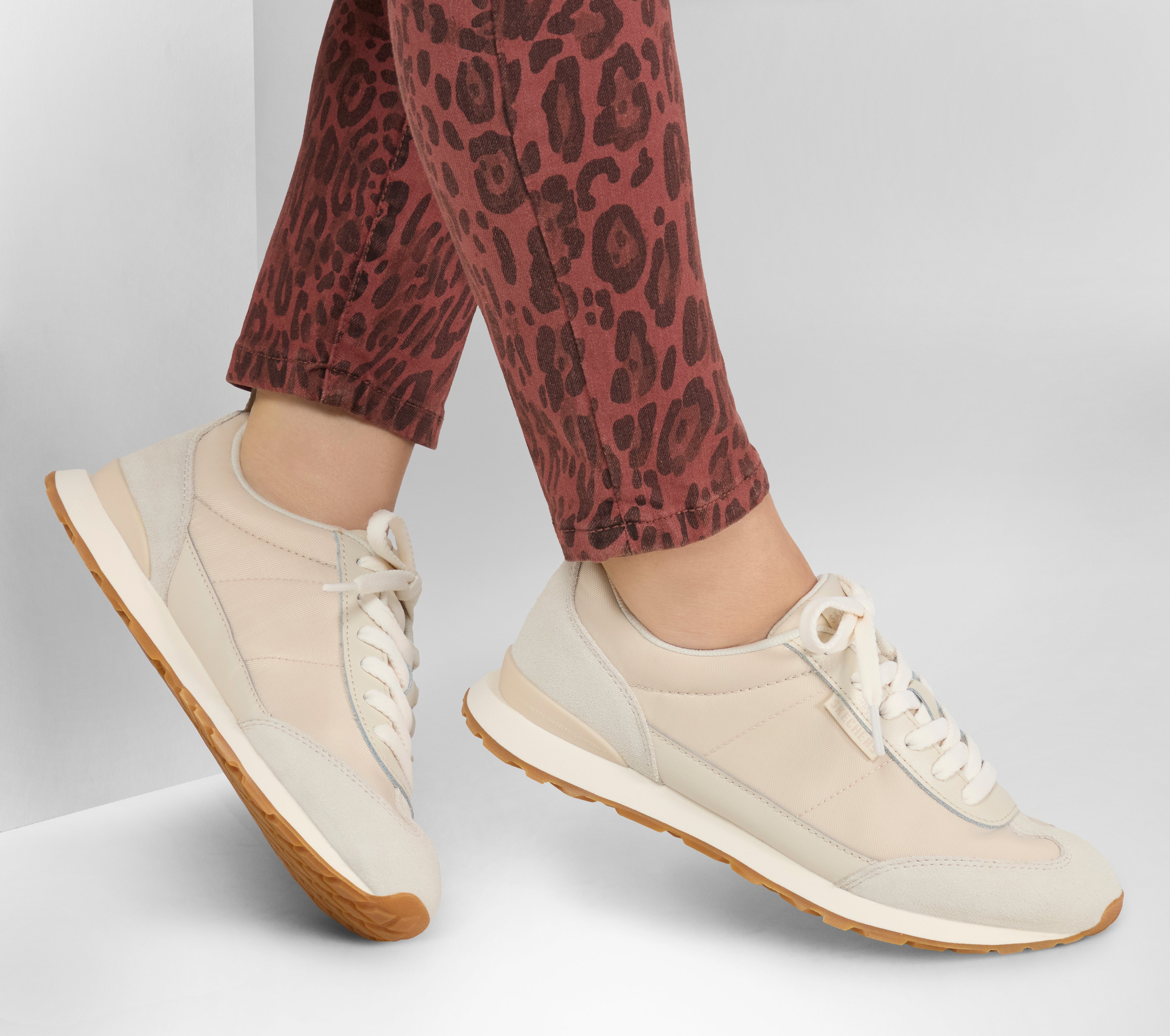 Кроссовки женские Skechers Zilla 177273 OFWT 40 (10 US) молочные фото 