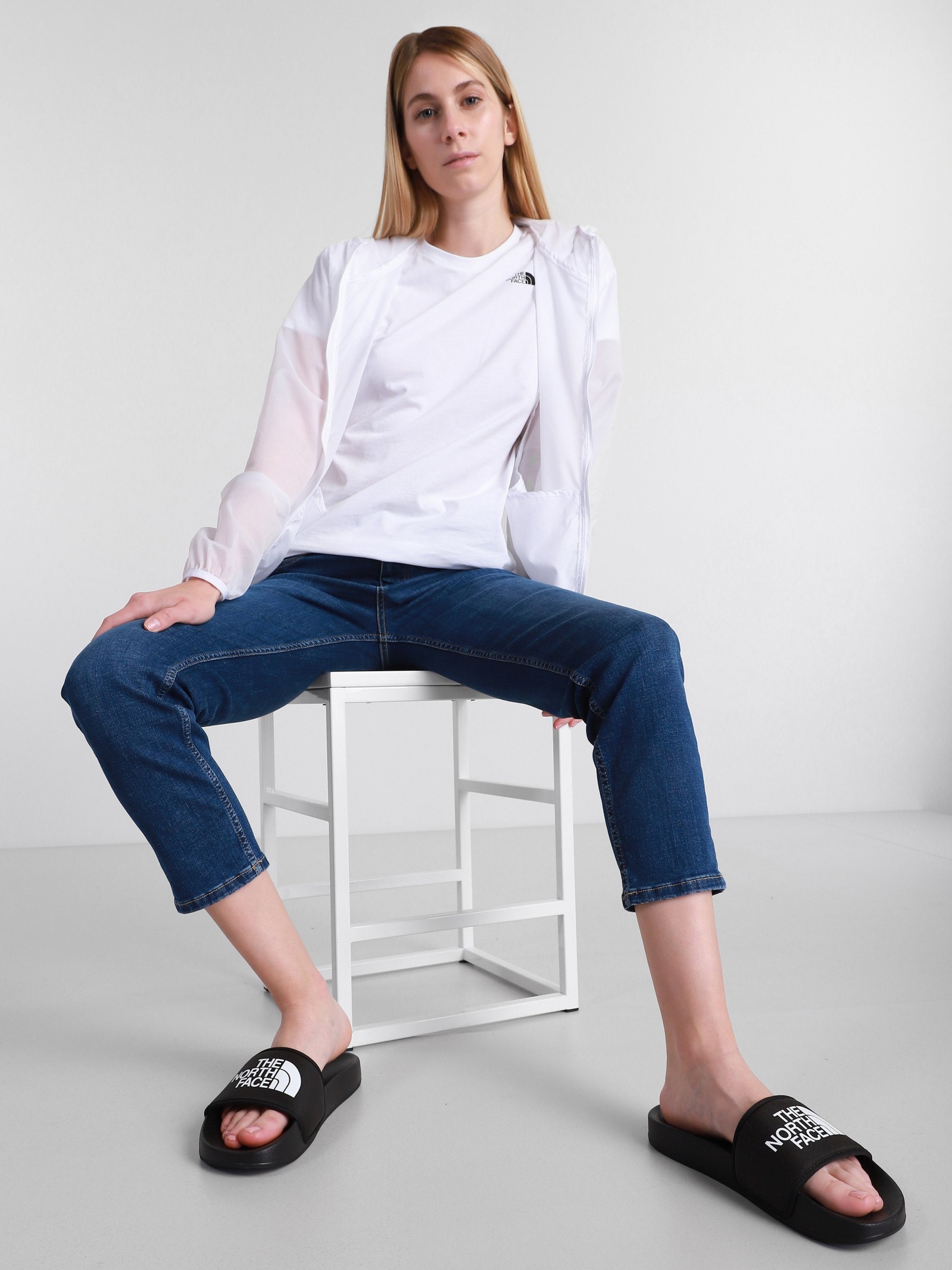 Шлепанцы женские The North Face Casual NF0A4T2SKY41 40 (9 US) черные фото 