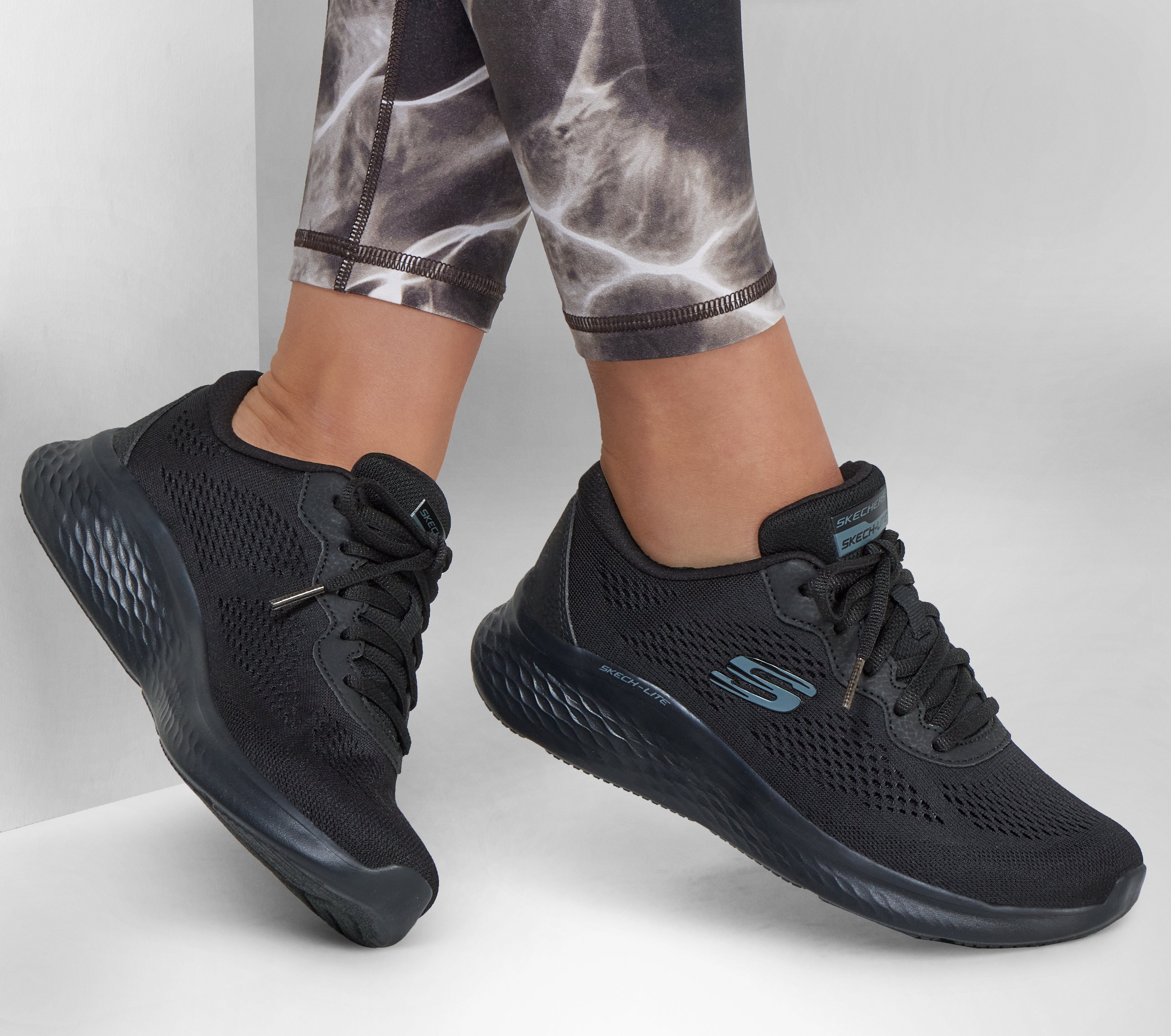 Кроссовки женские Skechers Skech-Lite Pro 149991 BBK 41 (11 US) черные фото 