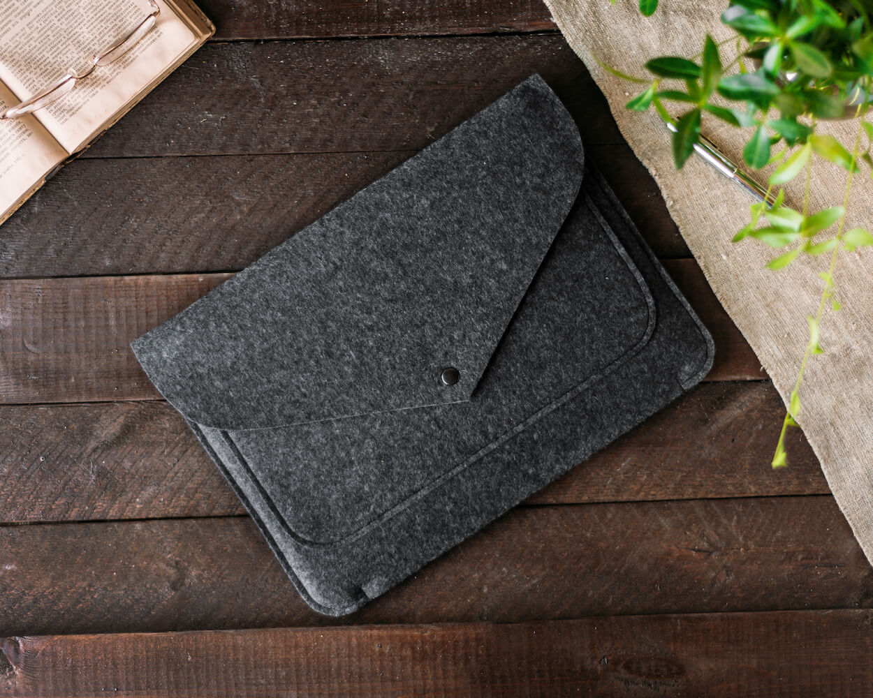 Чохол для ноутбука Gmakin для Macbook Pro 14 темно-сірий, на кнопці (GM62-14)фото