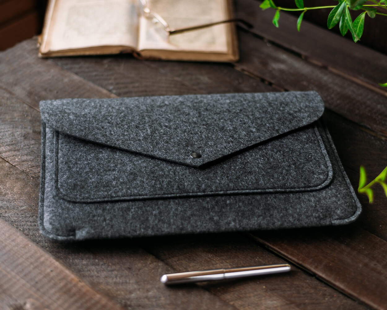 Чохол для ноутбука Gmakin для Macbook Pro 14 темно-сірий, на кнопці (GM62-14)фото