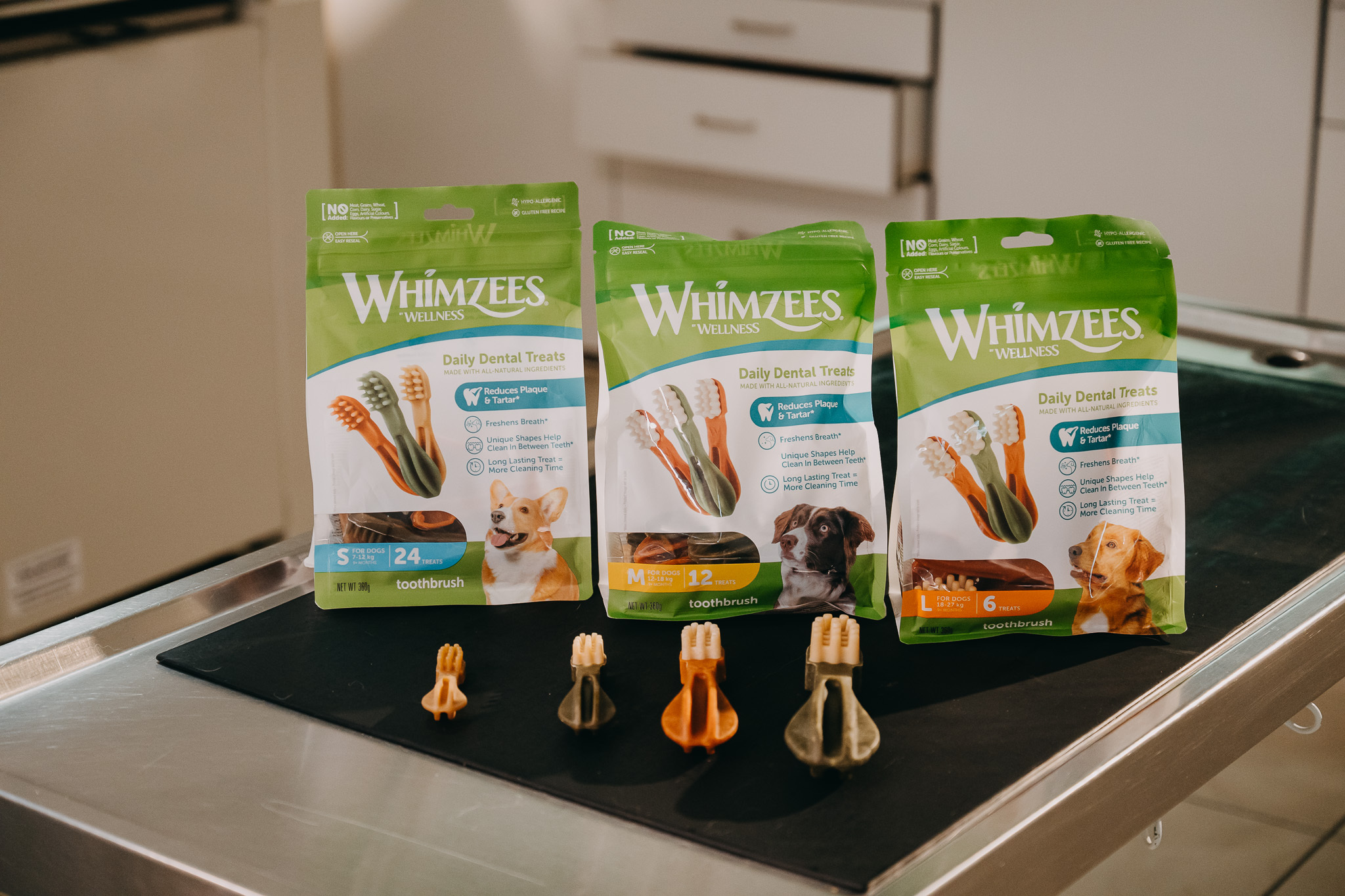 Лакомство для собак Whimzees Toothbrush в форме зубной щетки L 6 шт фото 9