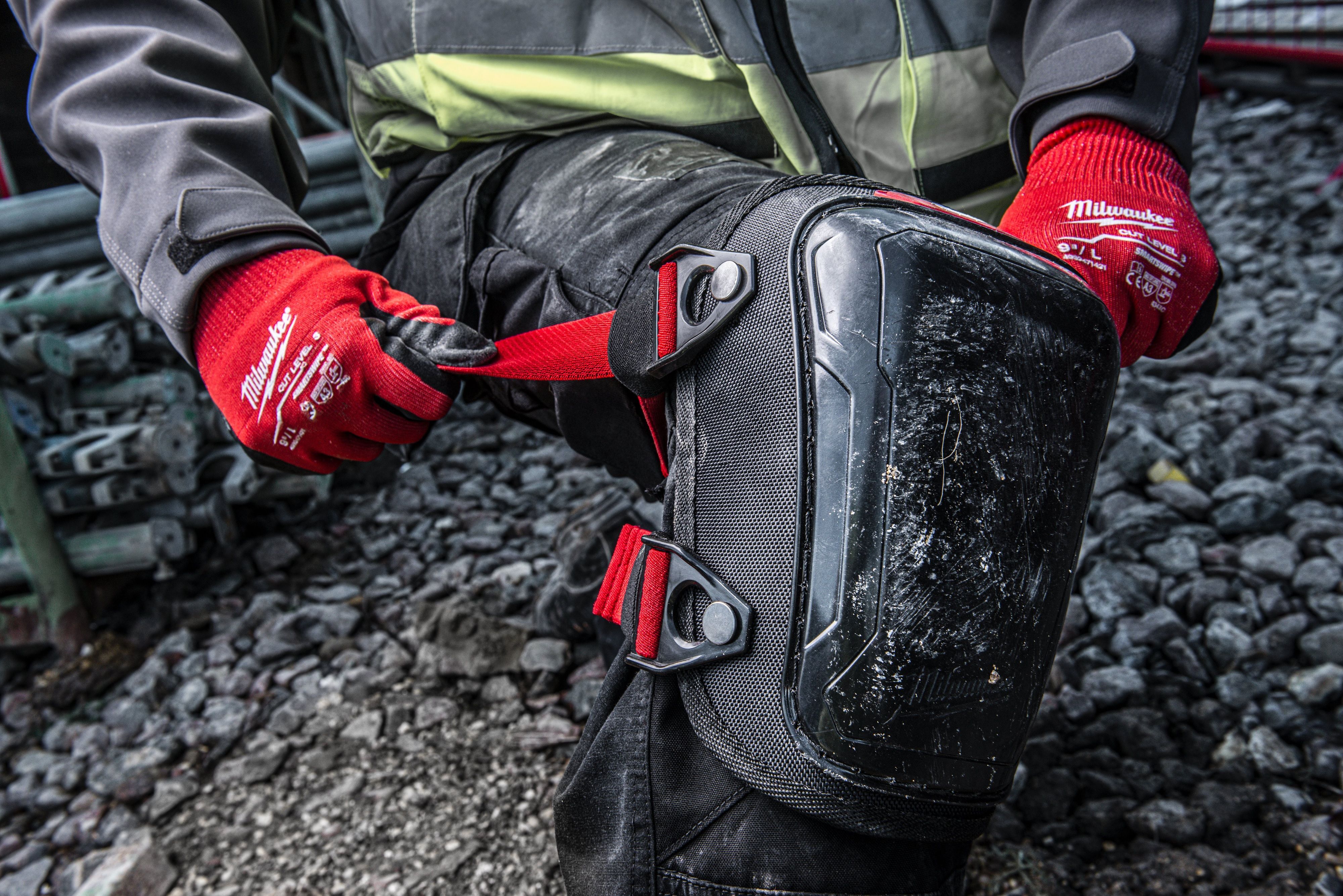 Наколенники защитные Milwaukee жесткие, пластиковая накладка, черный (4932478137) фото 6