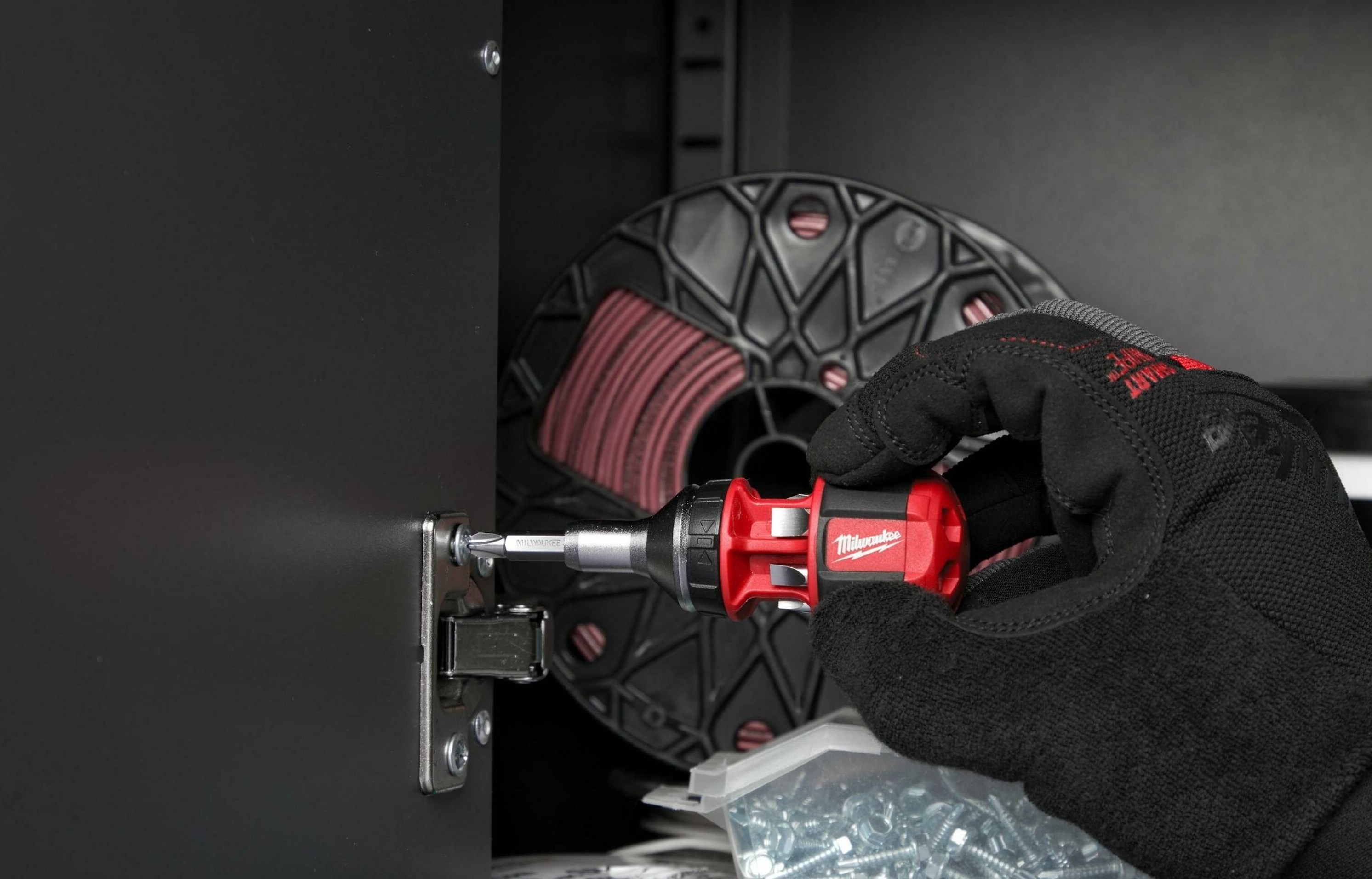 Отвертка универсальная Milwaukee с трещоткой 8 в 1 (4932471868) фото 