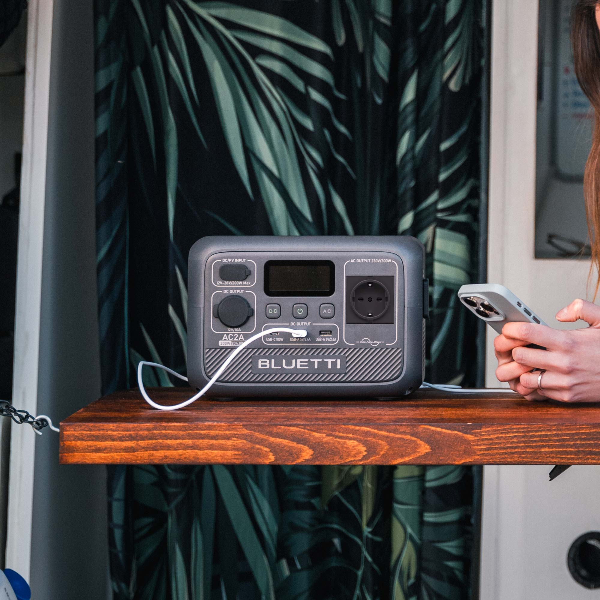 Зарядна портативна електростанція Bluetti AC2A (AC2A)фото5