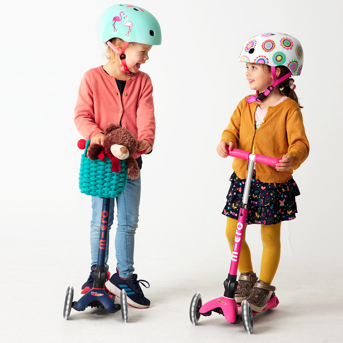 Самокат Micro складний серії Mini Deluxe Foldable LED – Рожевий (MMD197)фото