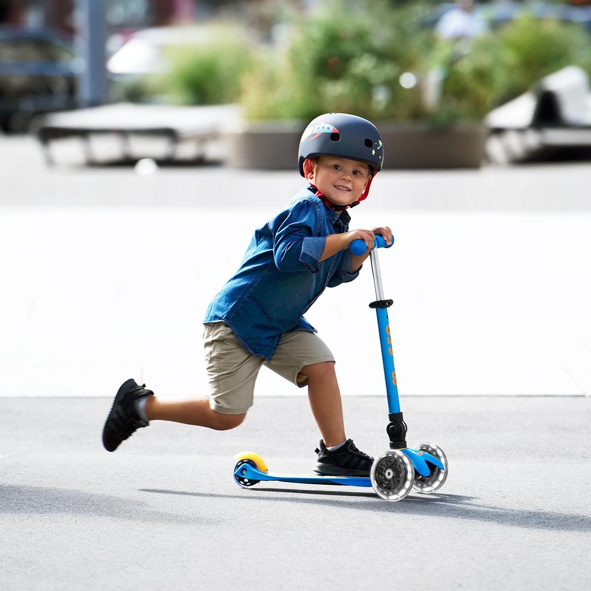 Самокат Micro складний серії Mini Deluxe Foldable LED – Блакитний океан (MMD200)фото