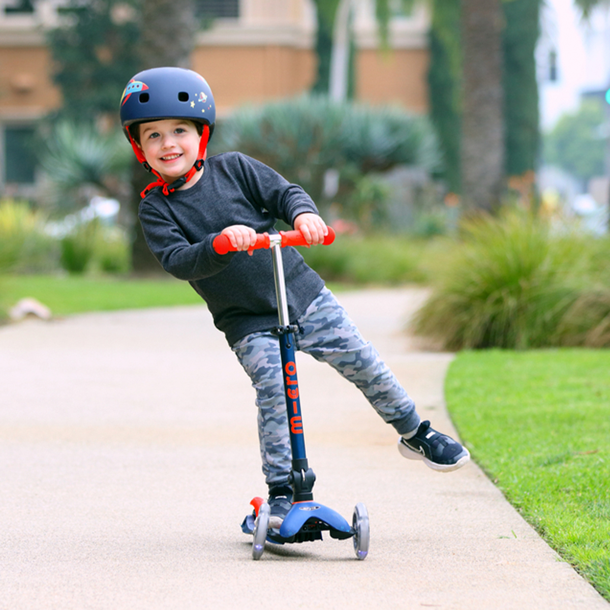 Самокат Micro складний серії Mini Deluxe Foldable LED – Синій (MMD196)фото