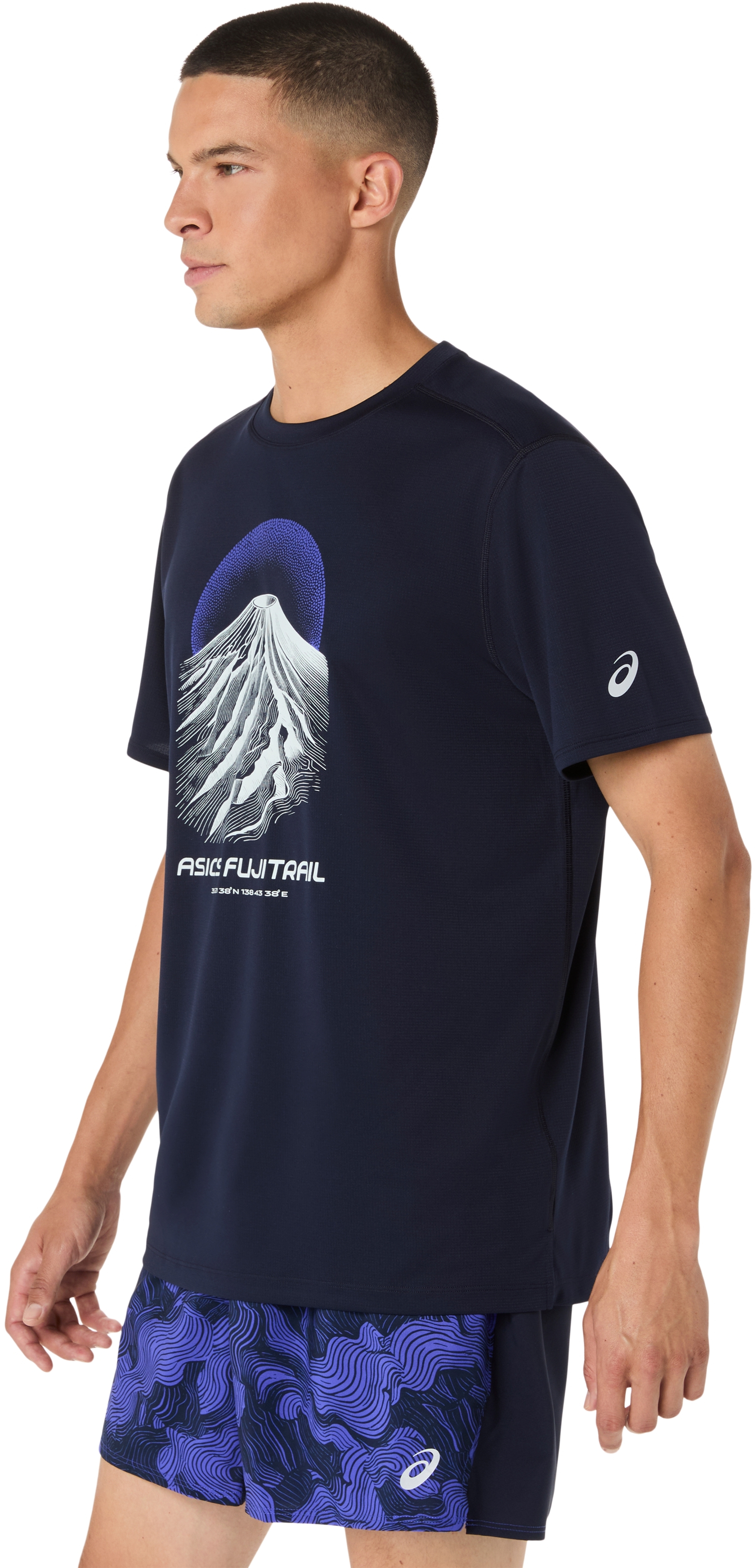 Футболка спортивна чоловіча Asics Fujitrail Logo Ss Top 2011D527-400 M темно-темно-синяфото