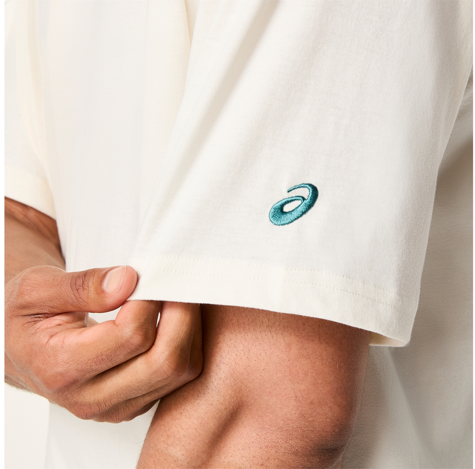 Футболка чоловіча Asics Runner Message Graphic Relaxed Tee 2031F321-100 L молочнафото4