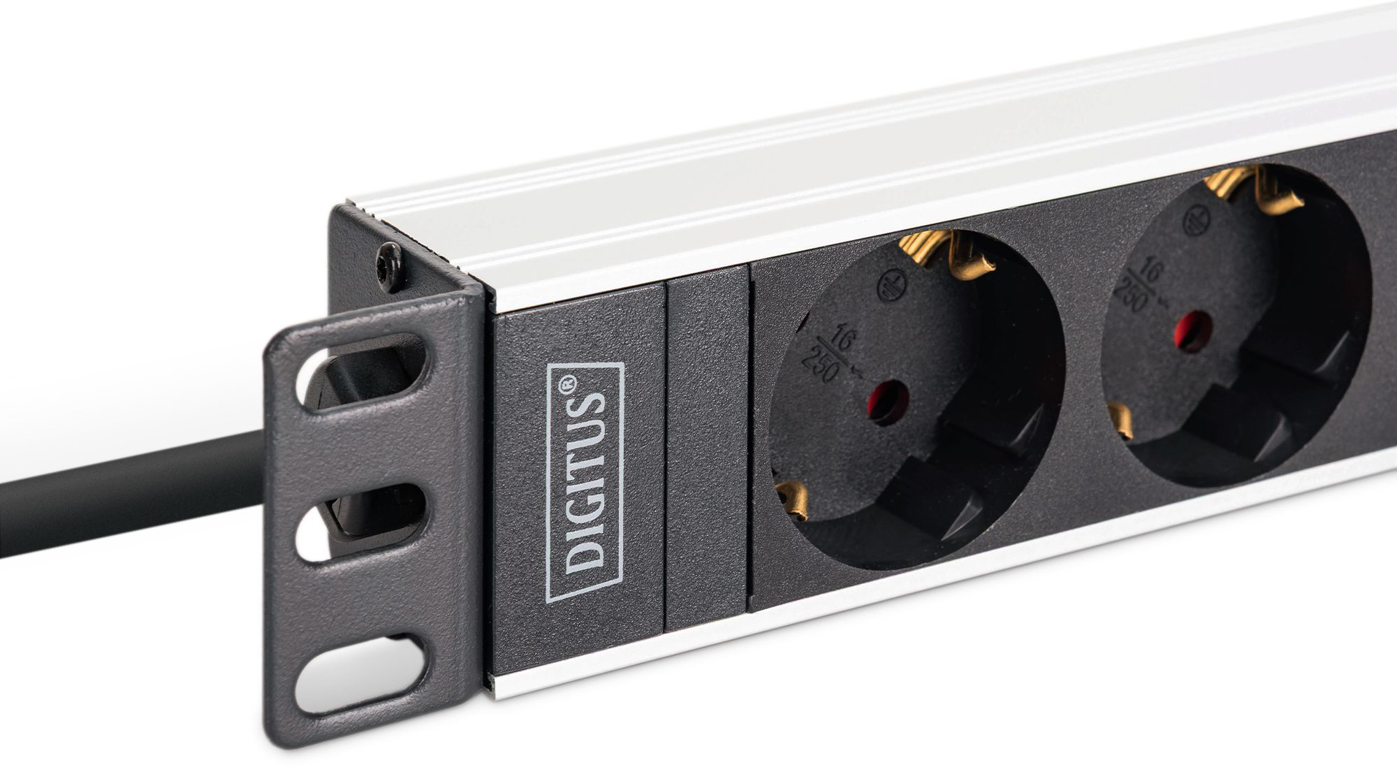 Устройство распределения электропитания DIGITUS 1U, 9xSchuko, 16A, 250V, вилка C20 (DN-95440) фото 