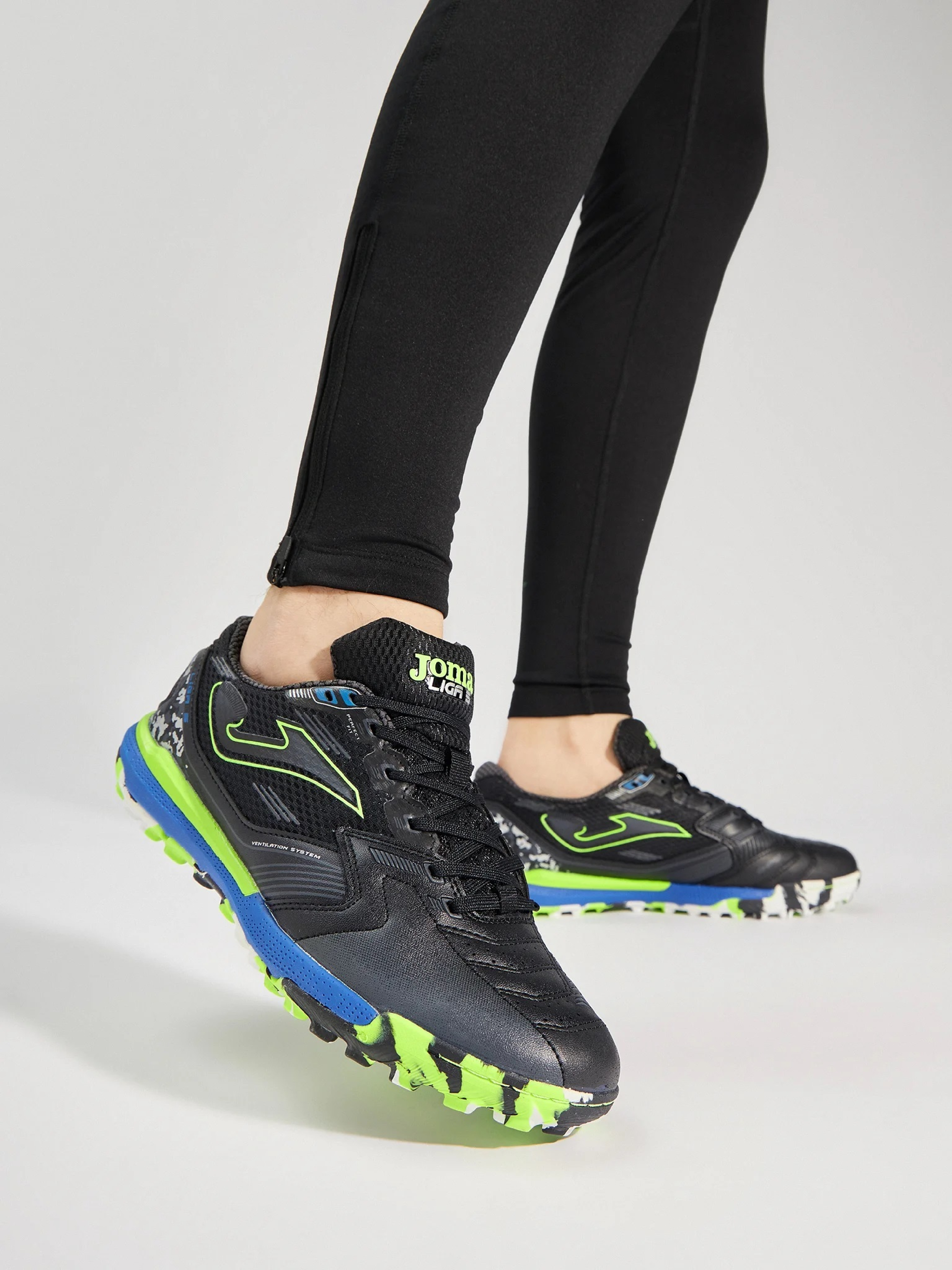 Сороконожки мужские JOMA Liga 5 2401 Black Turf LIGS2401TF 44 черные фото 7
