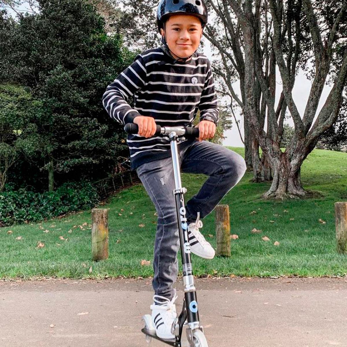 Самокат Micro серії Sprite – Чорний (до 100 кг (kg), двоколісний)фото