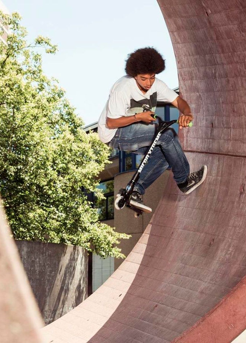 Самокат Micro серии Trixx&amp;Ramp - Черный (до 100 kg, двухколесный, алюмин.) фото 