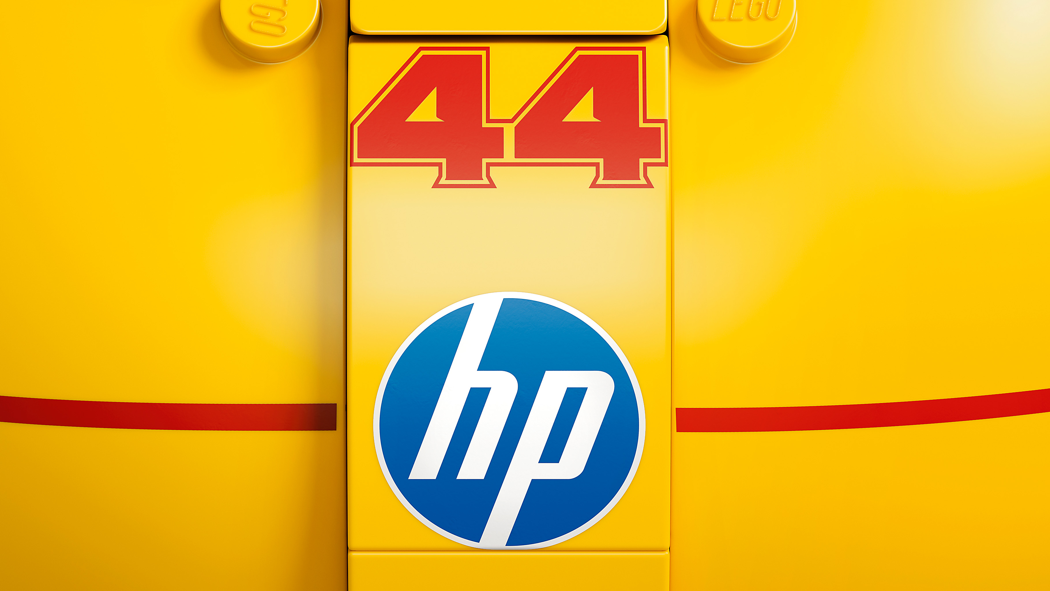 LEGO 43022 Editions Formula 1 Шлем Льюиса Хэмилтона из команды Scuderia Ferrari HP фото 