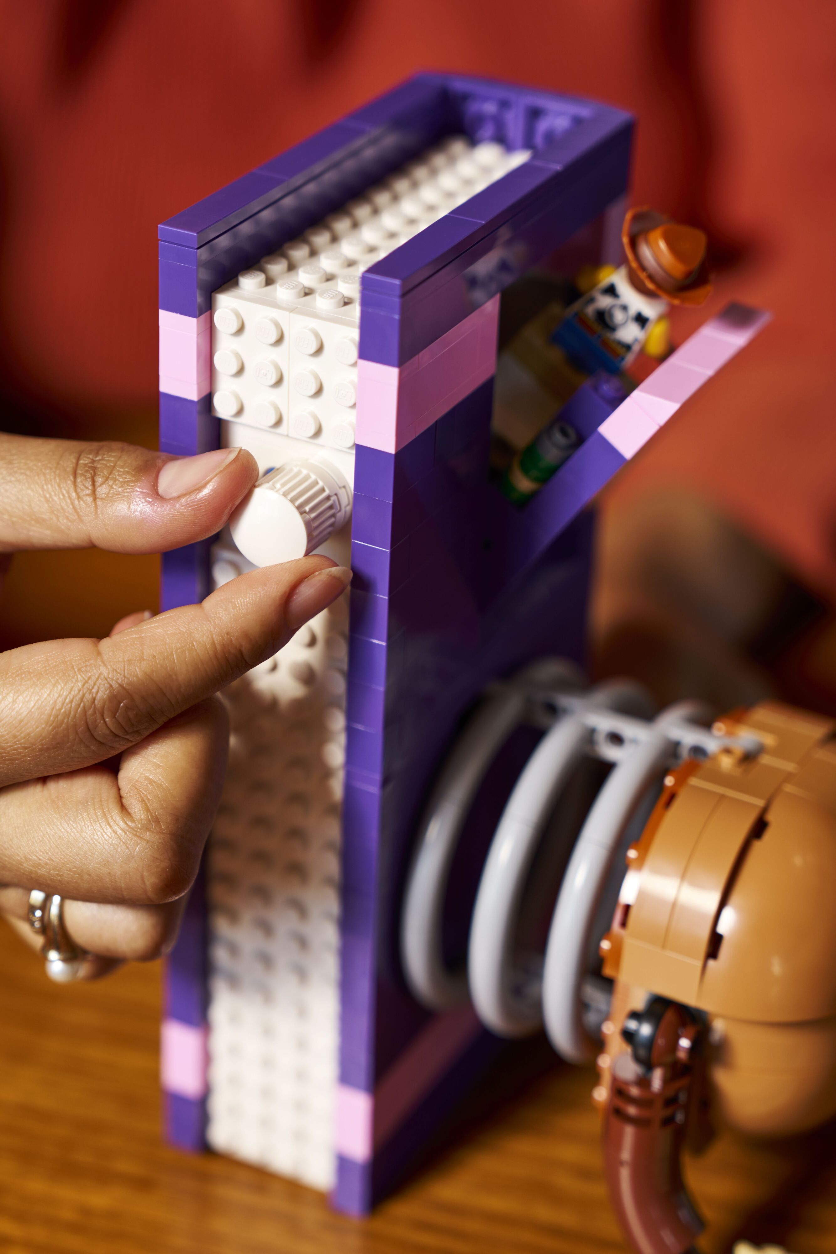 LEGO 43301 Книжные подставки Собачка Слинки из История игрушек фото10